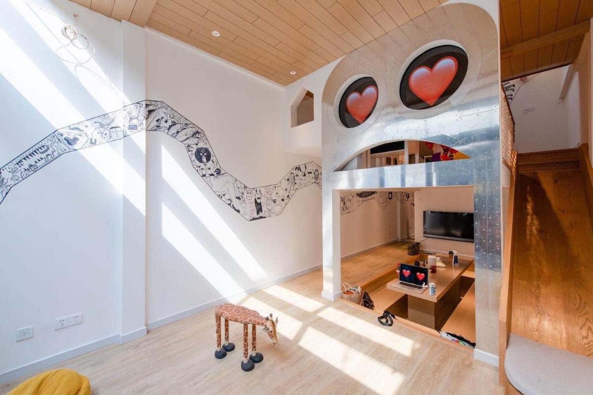 Shanghai Hills & Aromahome Terrace Loft with 4K projector clsoe to line 9&12