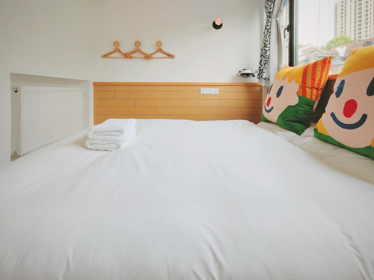 Shanghai Hills & Aromahome Terrace Loft with 4K projector clsoe to line 9&12