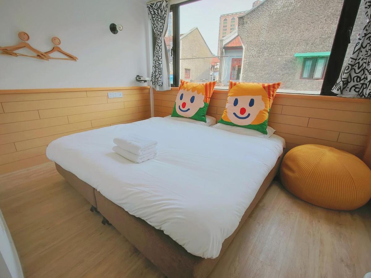Shanghai Hills & Aromahome Terrace Loft with 4K projector clsoe to line 9&12