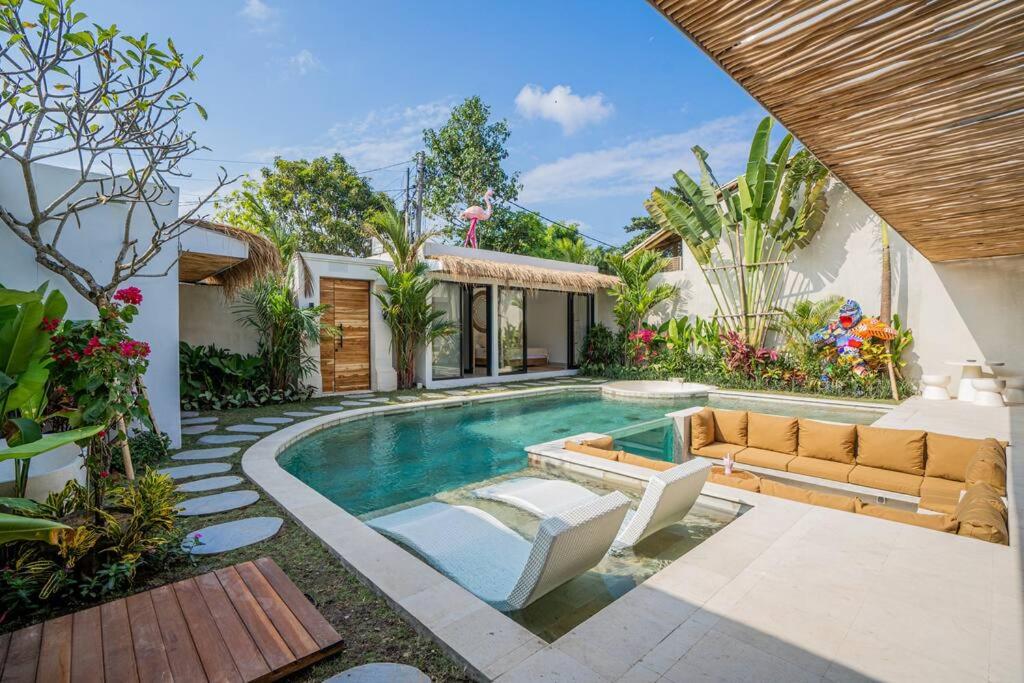 Bold Paradise - 4BR Villa in Kerobokan view 2