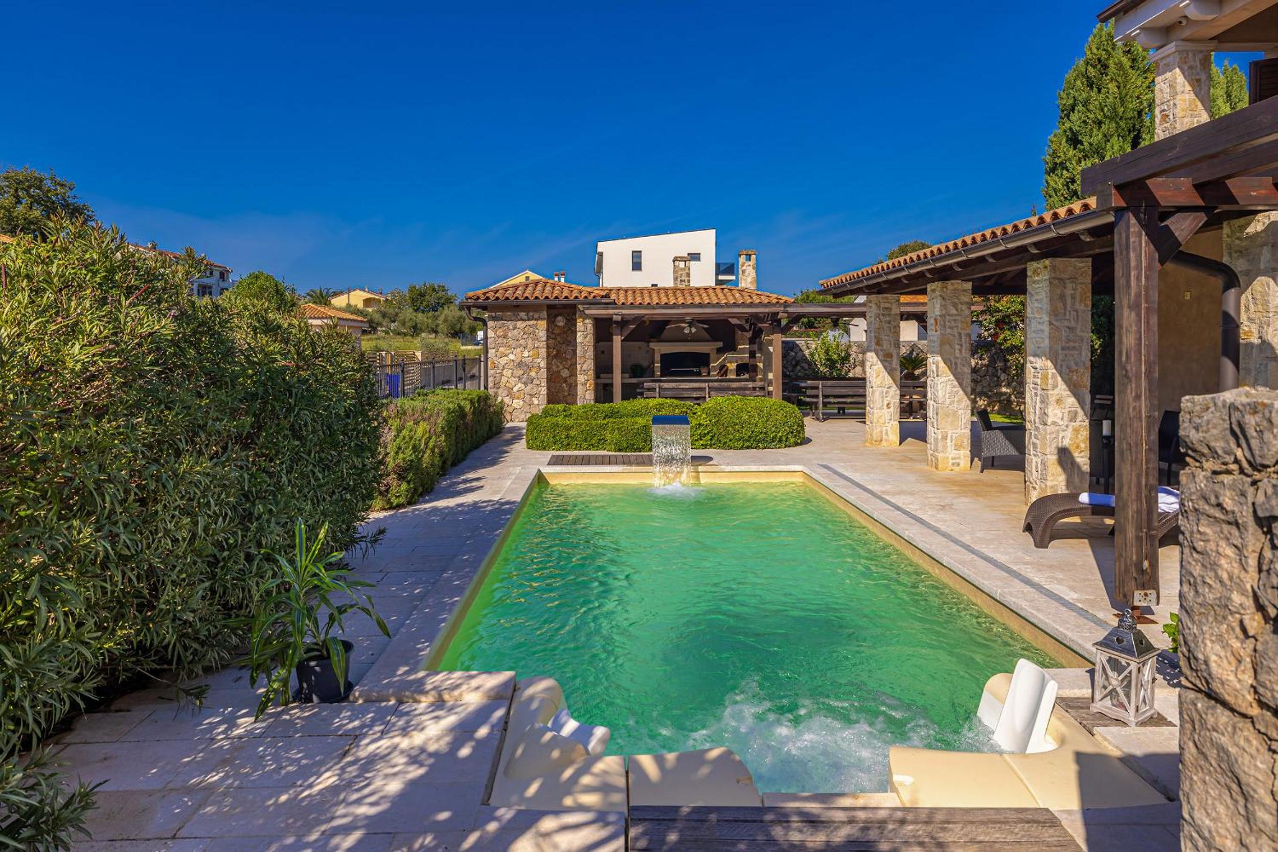 Holiday house SEASCAPE I with private pool and spacious garden view 4