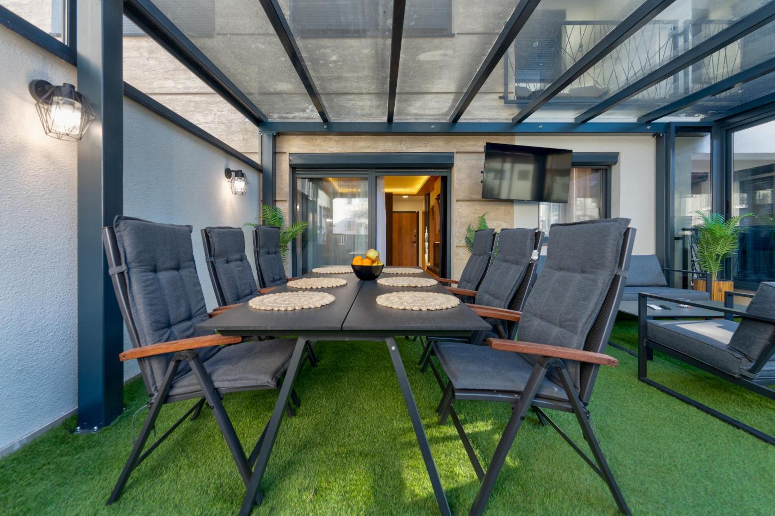 MEDVEDOV DOM Apartman sa VELIKOM terasom 34m2 view 5