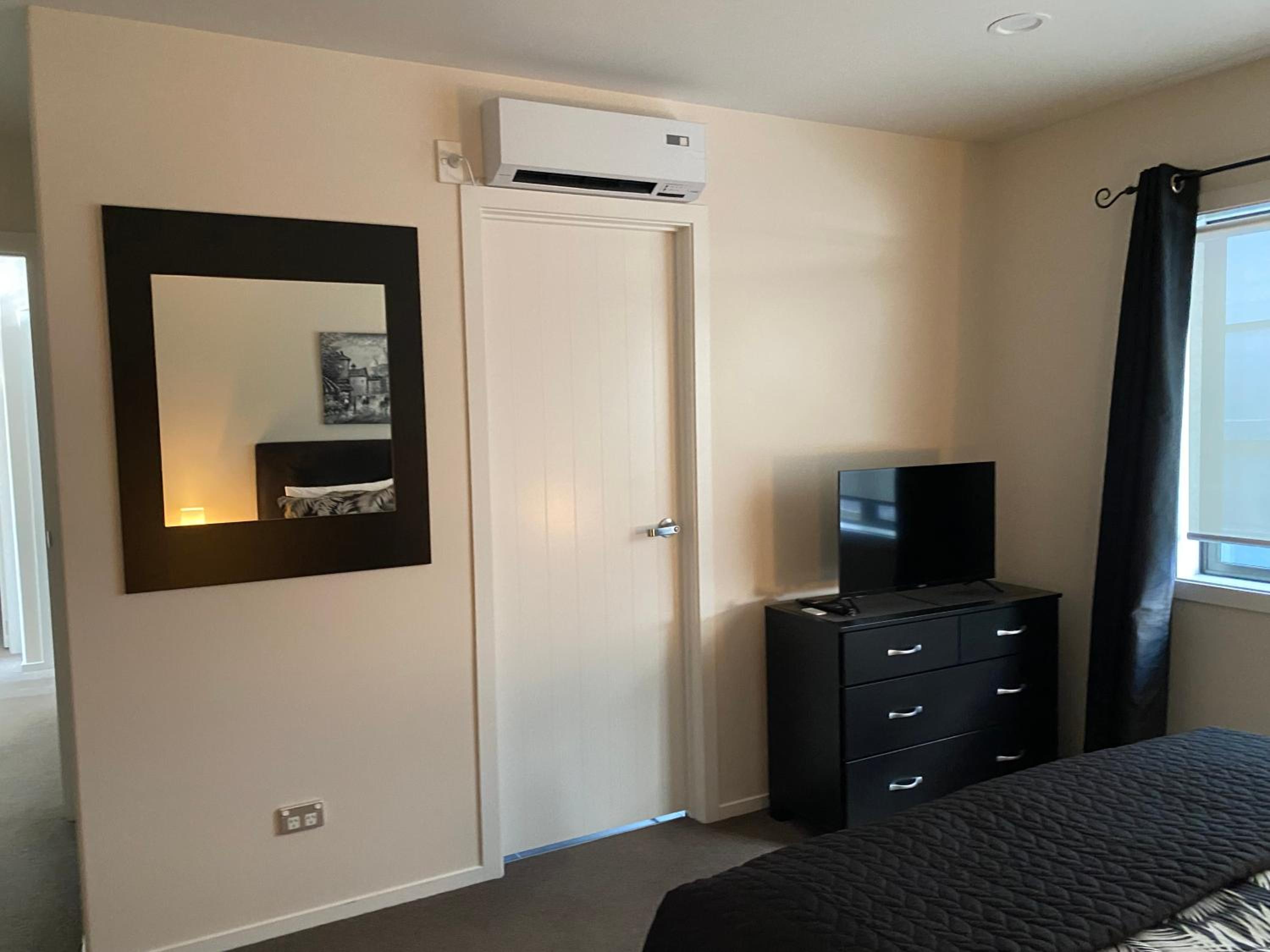 Ihimaera Suite 1 or 2 brm River Garden Cambridge with Complimentary Continental Breakfast