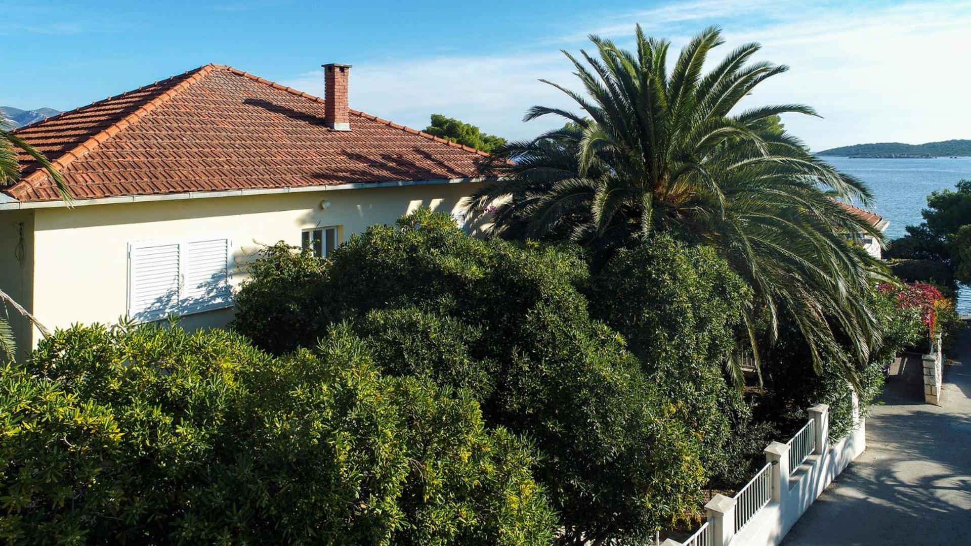 Holiday House Lido view 3