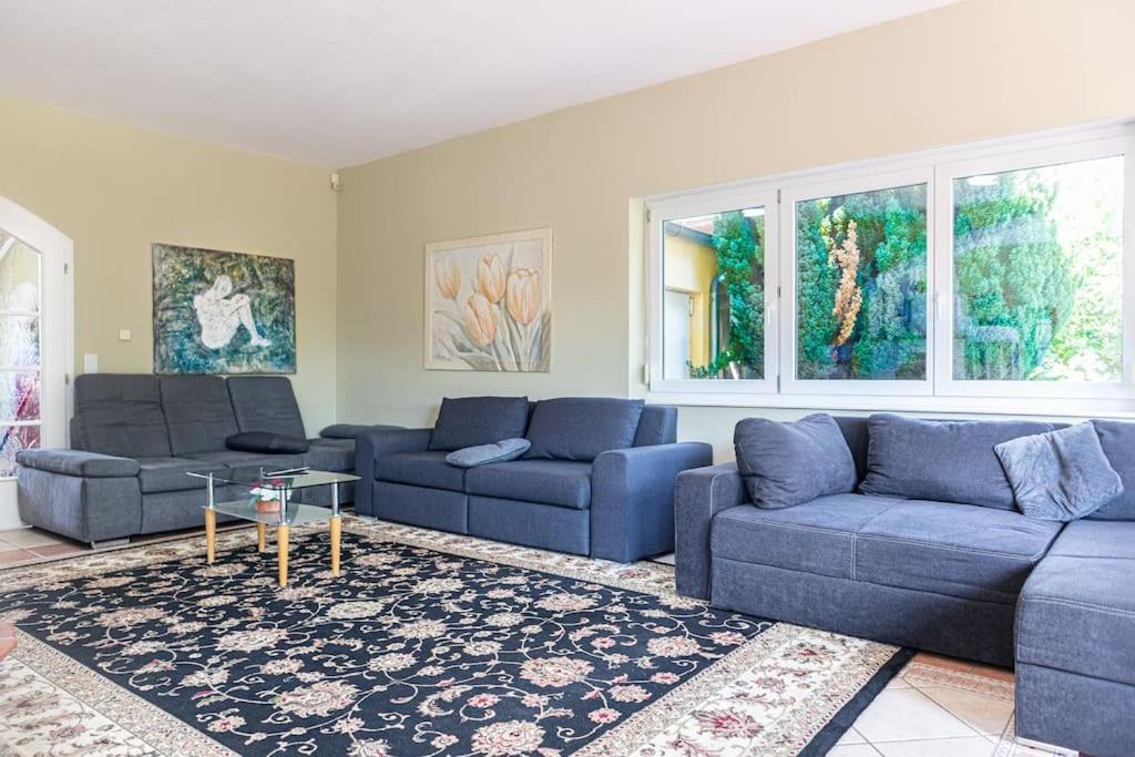 Private Rooms in Elegant Garden Villa with Free Parking