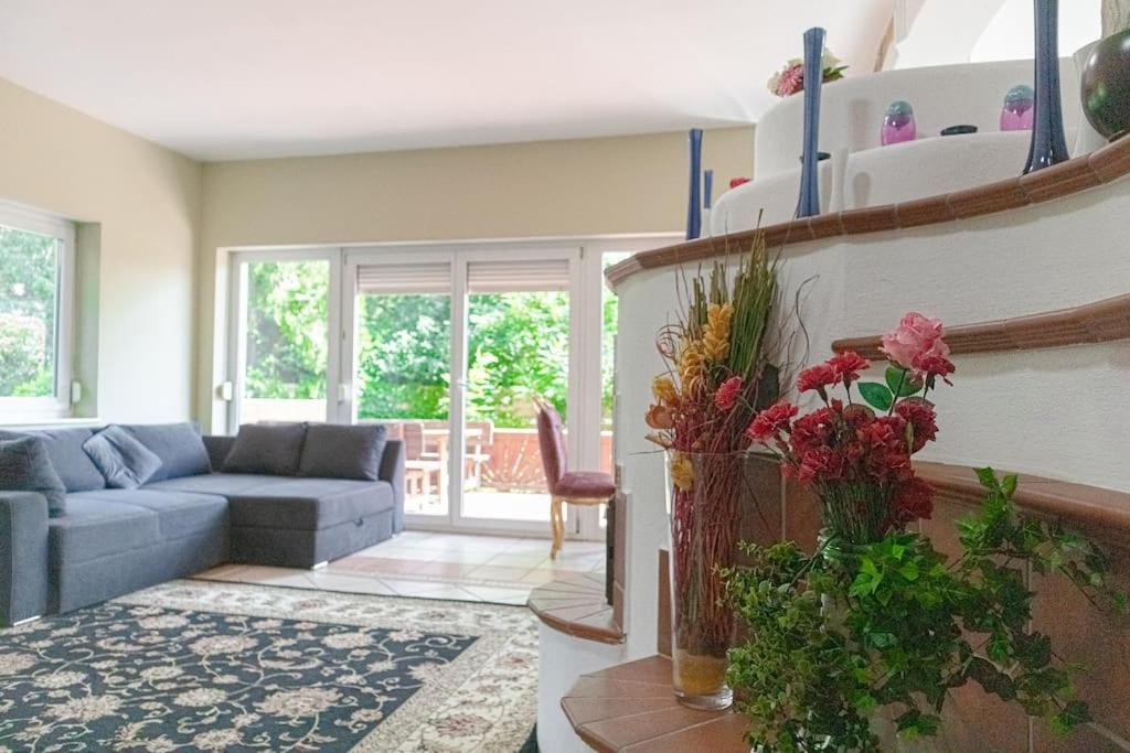 Private Rooms in Elegant Garden Villa with Free Parking