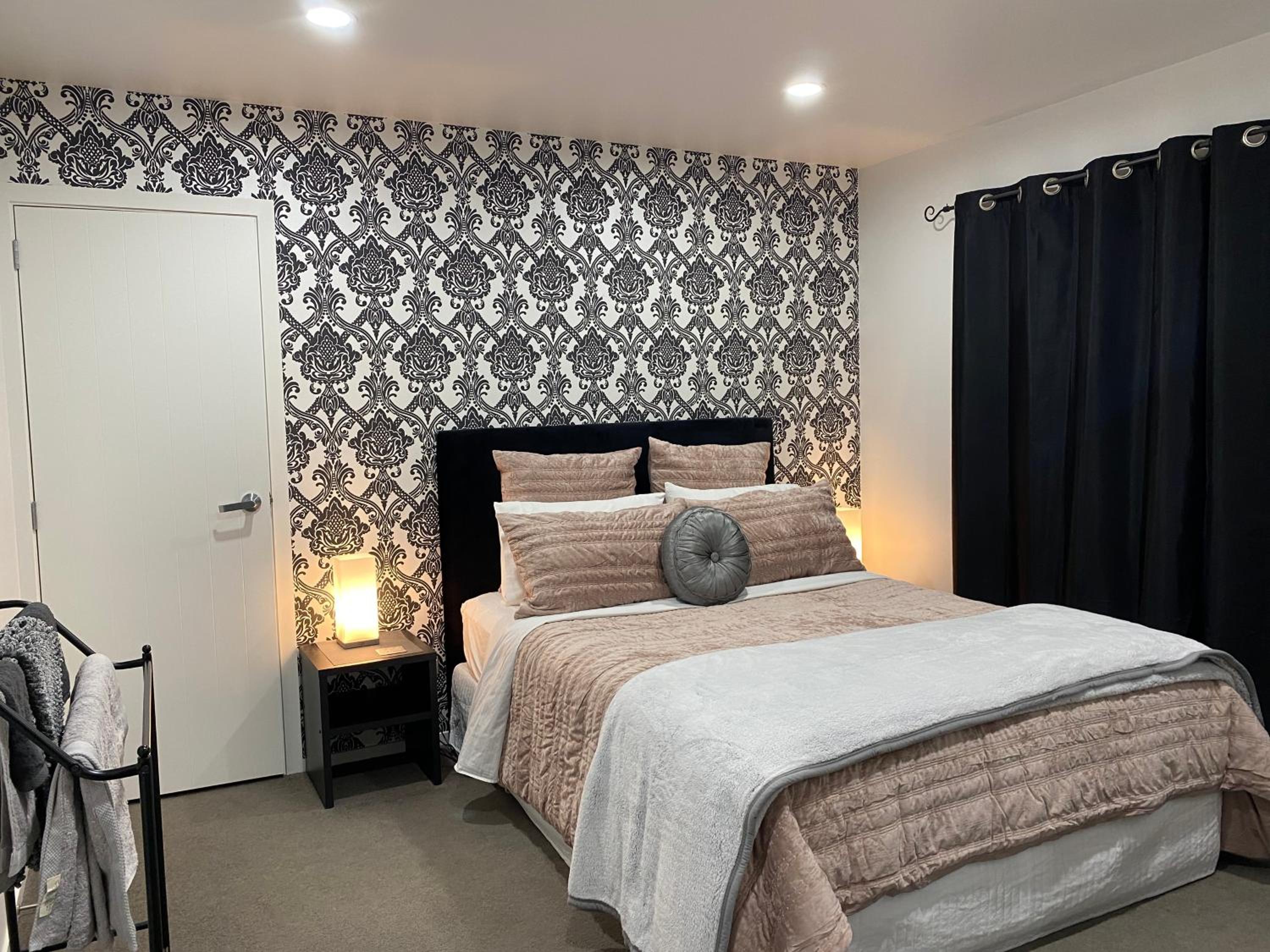 Ihimaera Suite 1 or 2 brm River Garden Cambridge with Complimentary Continental Breakfast