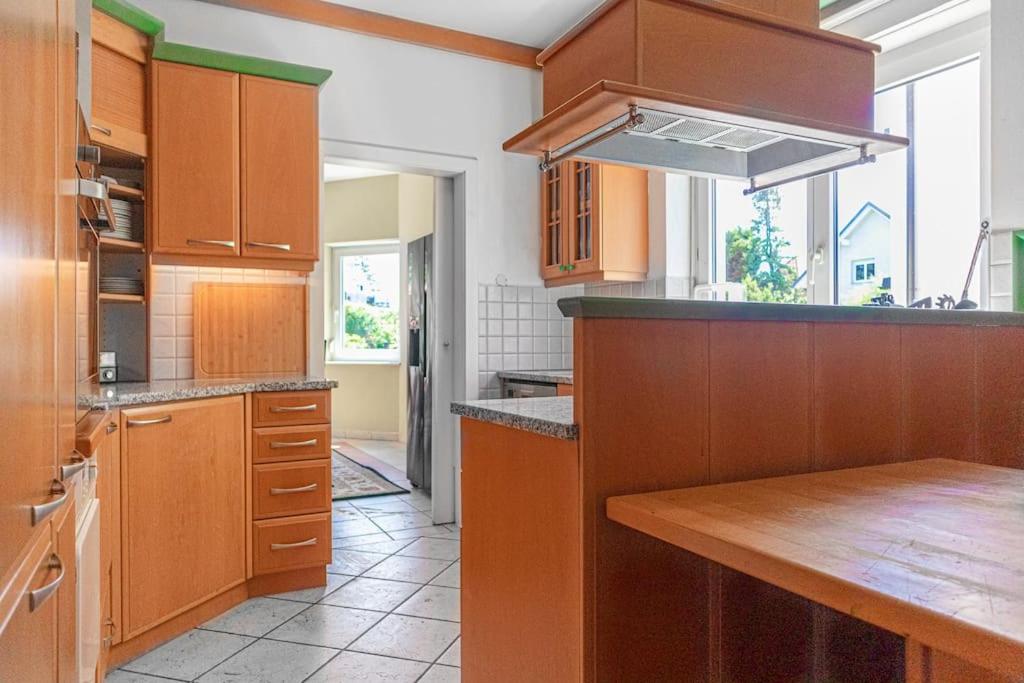 Private Rooms in Elegant Garden Villa with Free Parking