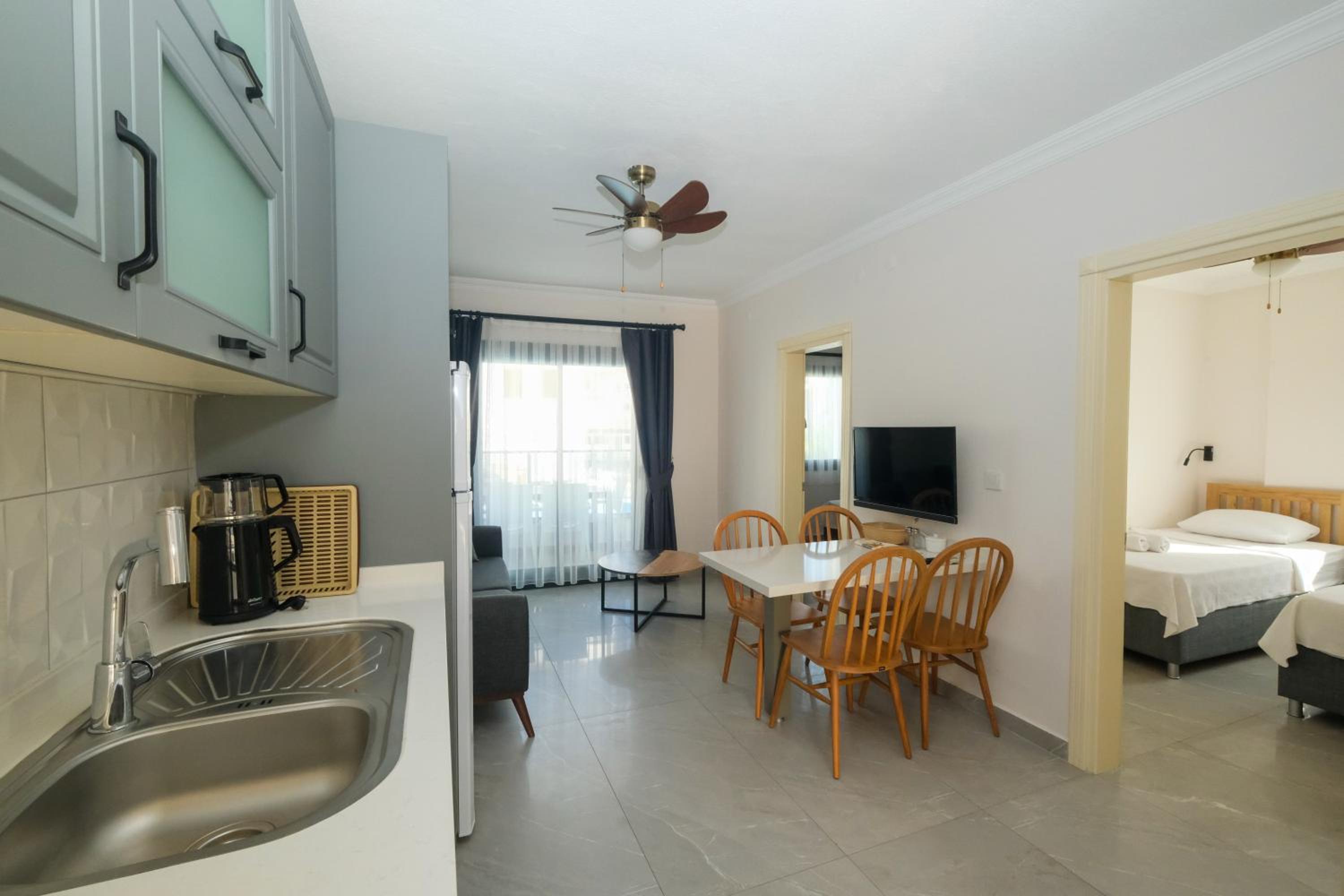 Diplomat Suites