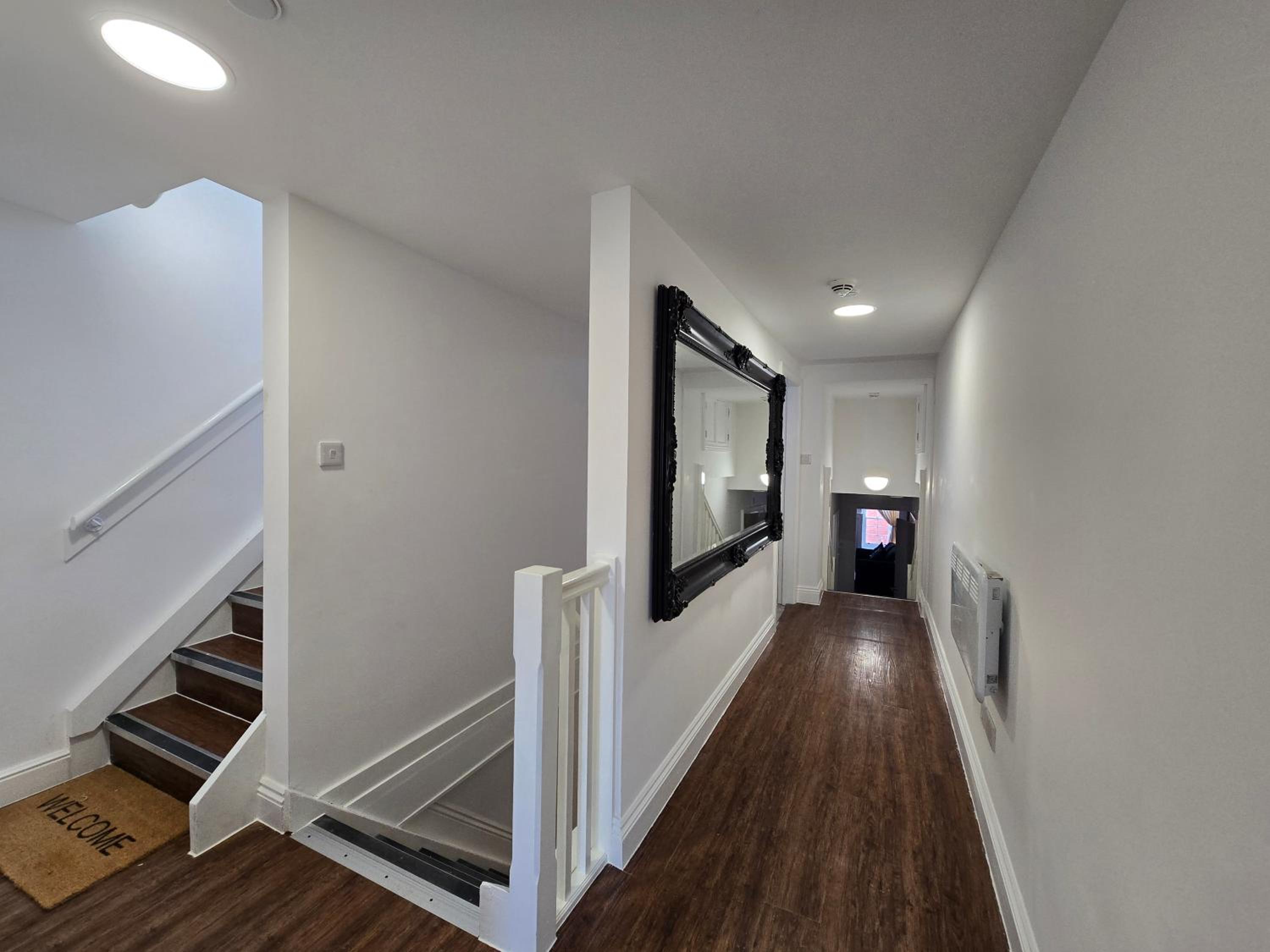 Cardiff flat with roof-terrace view 3