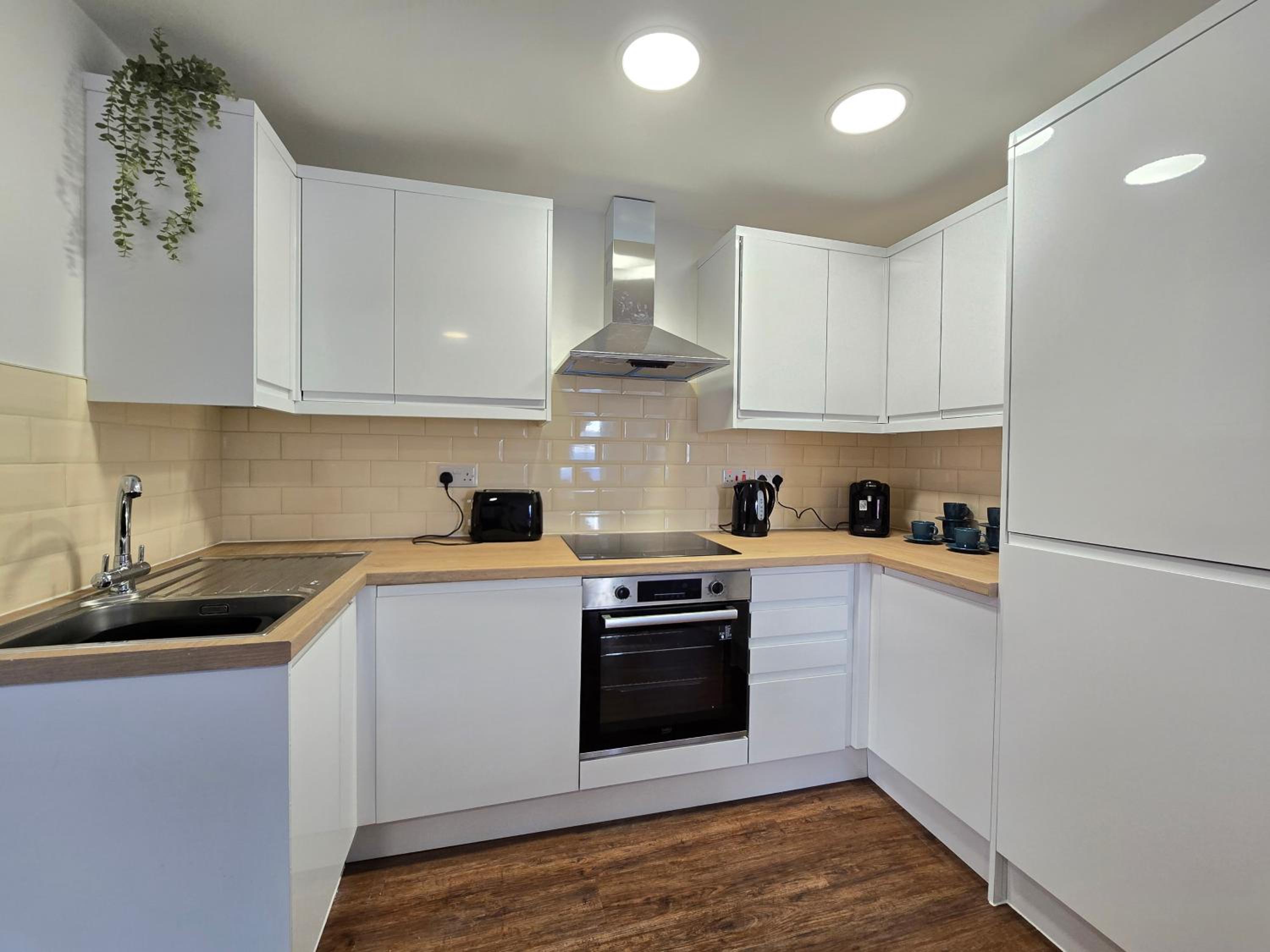 Cardiff flat with roof-terrace view 2