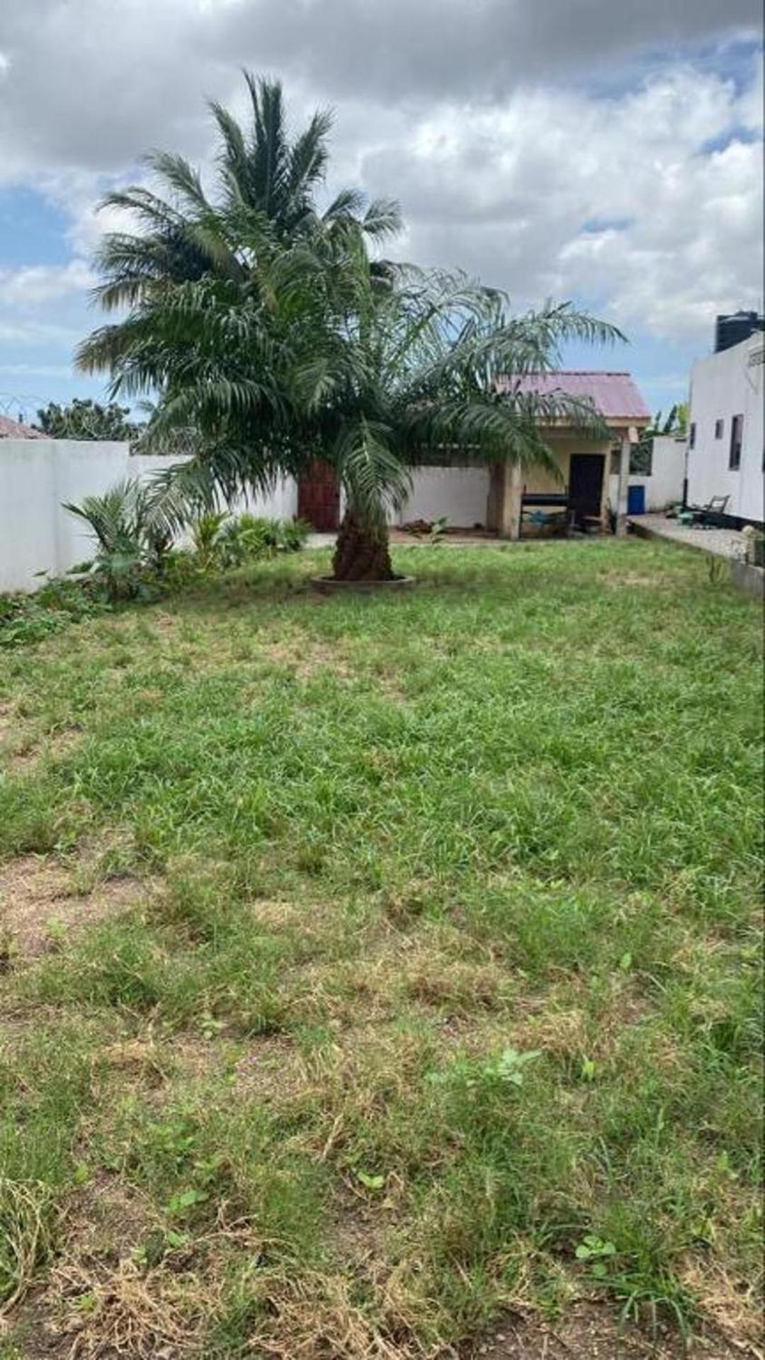 Sleep6-Casa Blanca-PrivateGarden-OffStreet-Kasoa