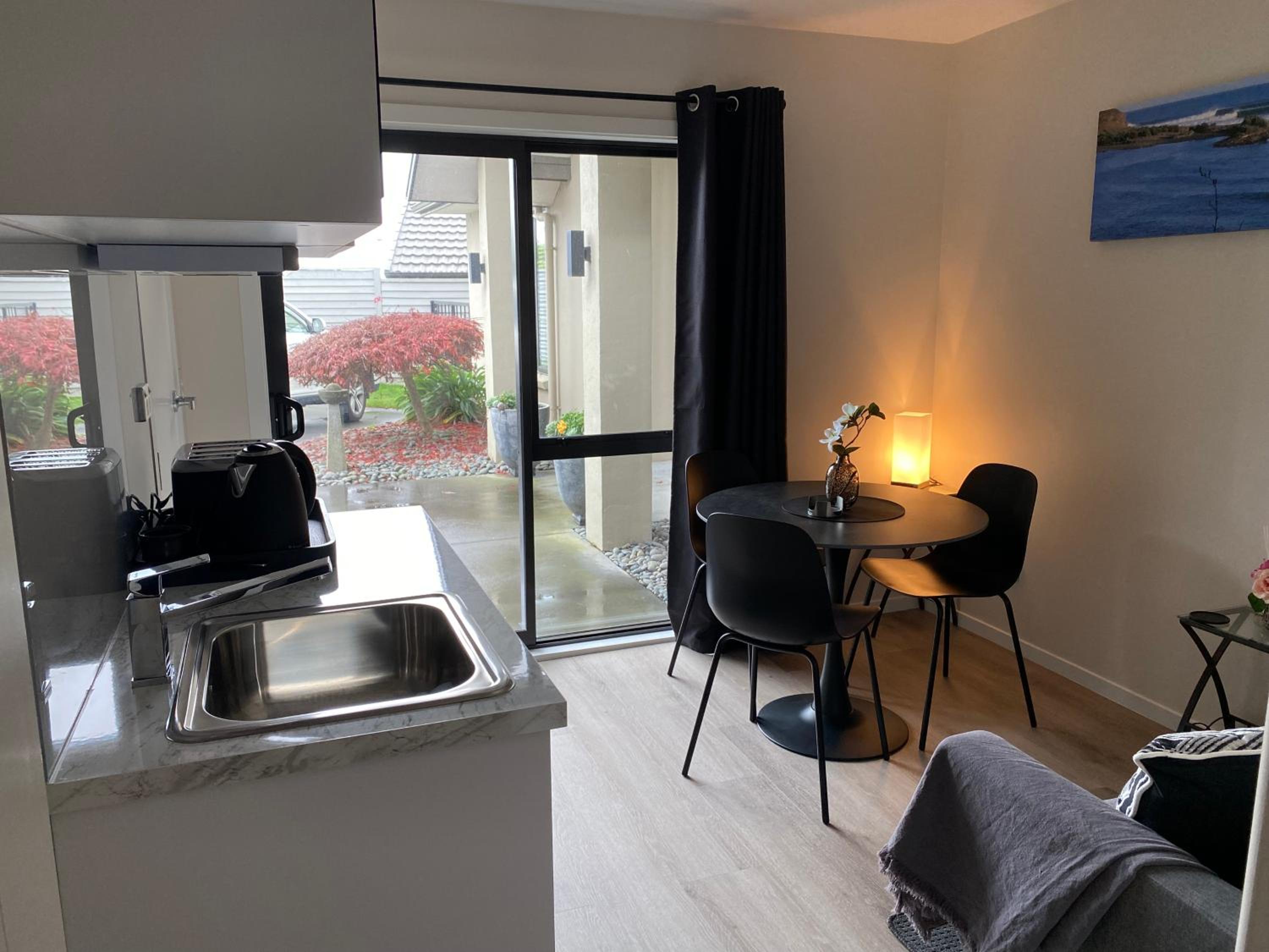 Ihimaera Suite 1 or 2 brm River Garden Cambridge with Complimentary Continental Breakfast