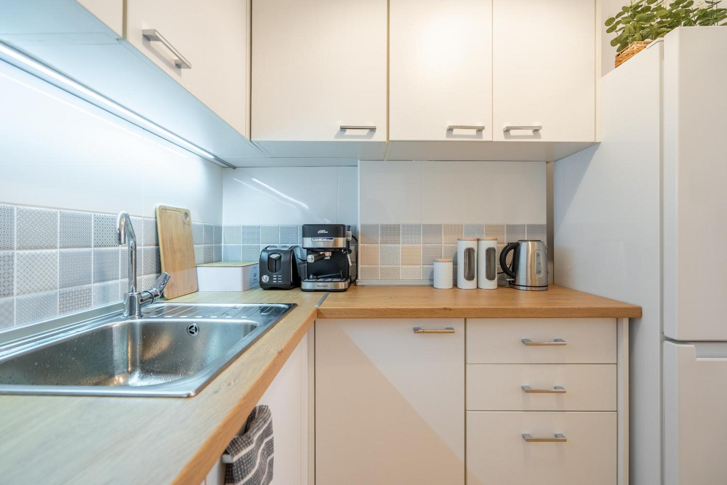 Modern and Calm 2BDRM Apt in City Centre