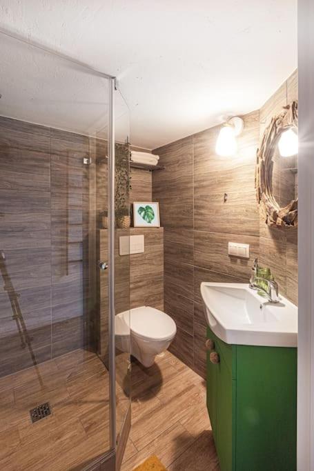 Jungle in Vilnius City Center by URBAN RENT view 2