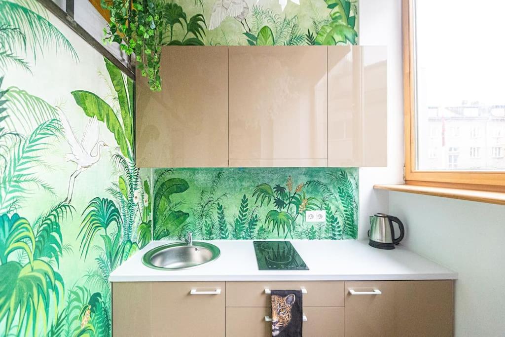 Jungle in Vilnius City Center by URBAN RENT view 3