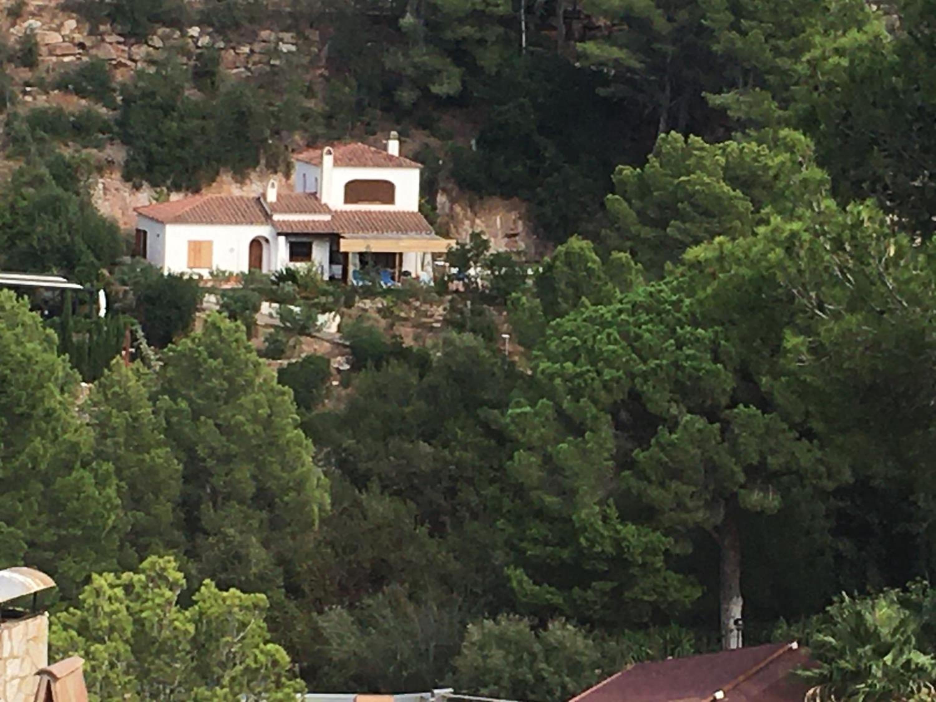 Beautiful detached air-conditioned villa close to sandy beach, shops and restaurants view 2
