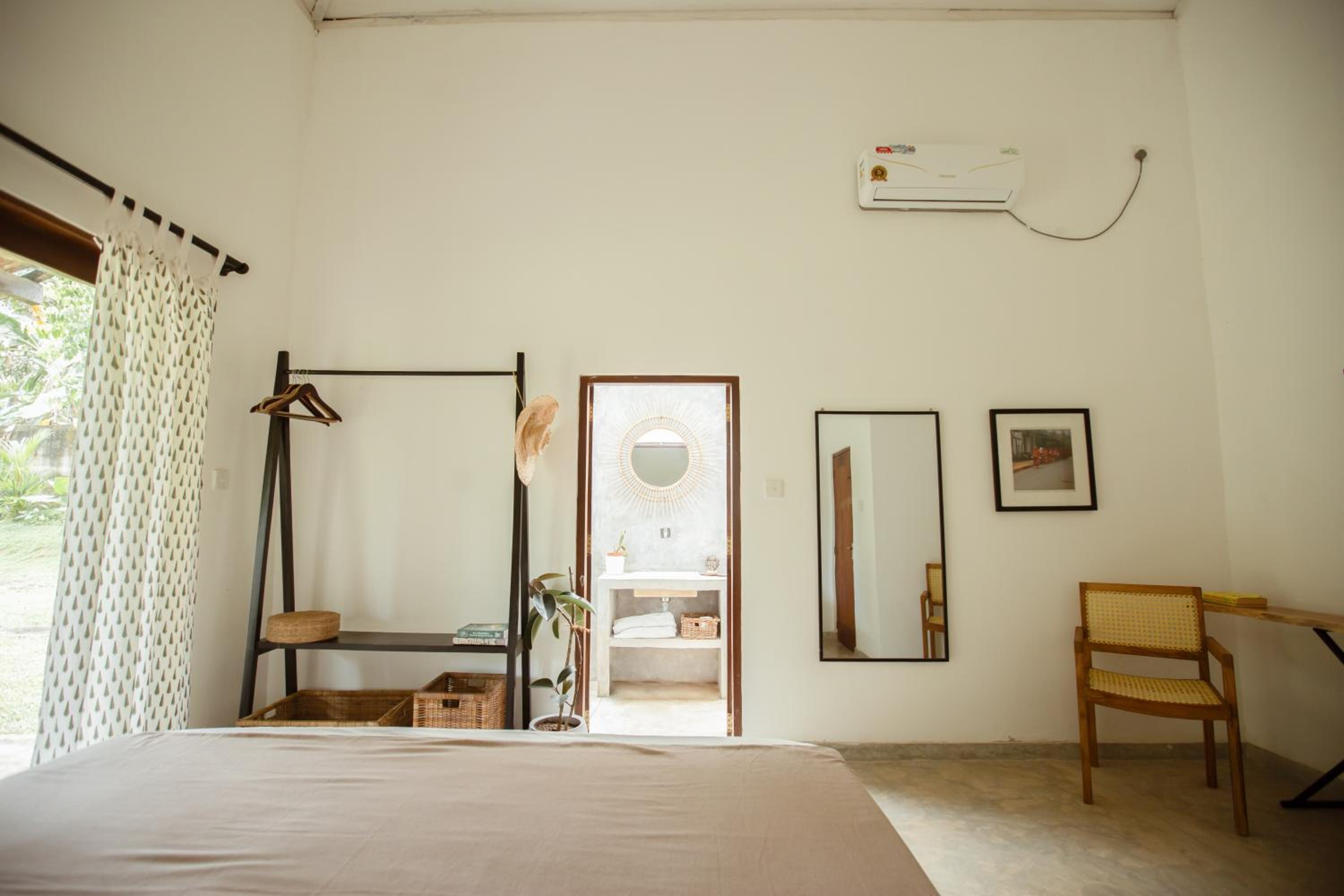 The Artist's Cottage Garden View Suite