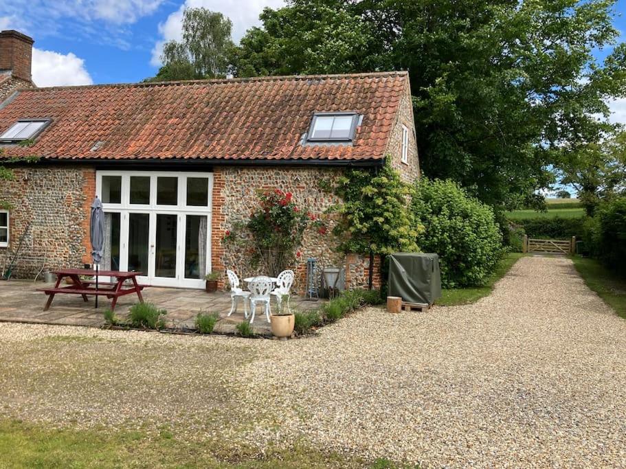 Brambles Reach - Self contained 2 bed rustic barn view 3