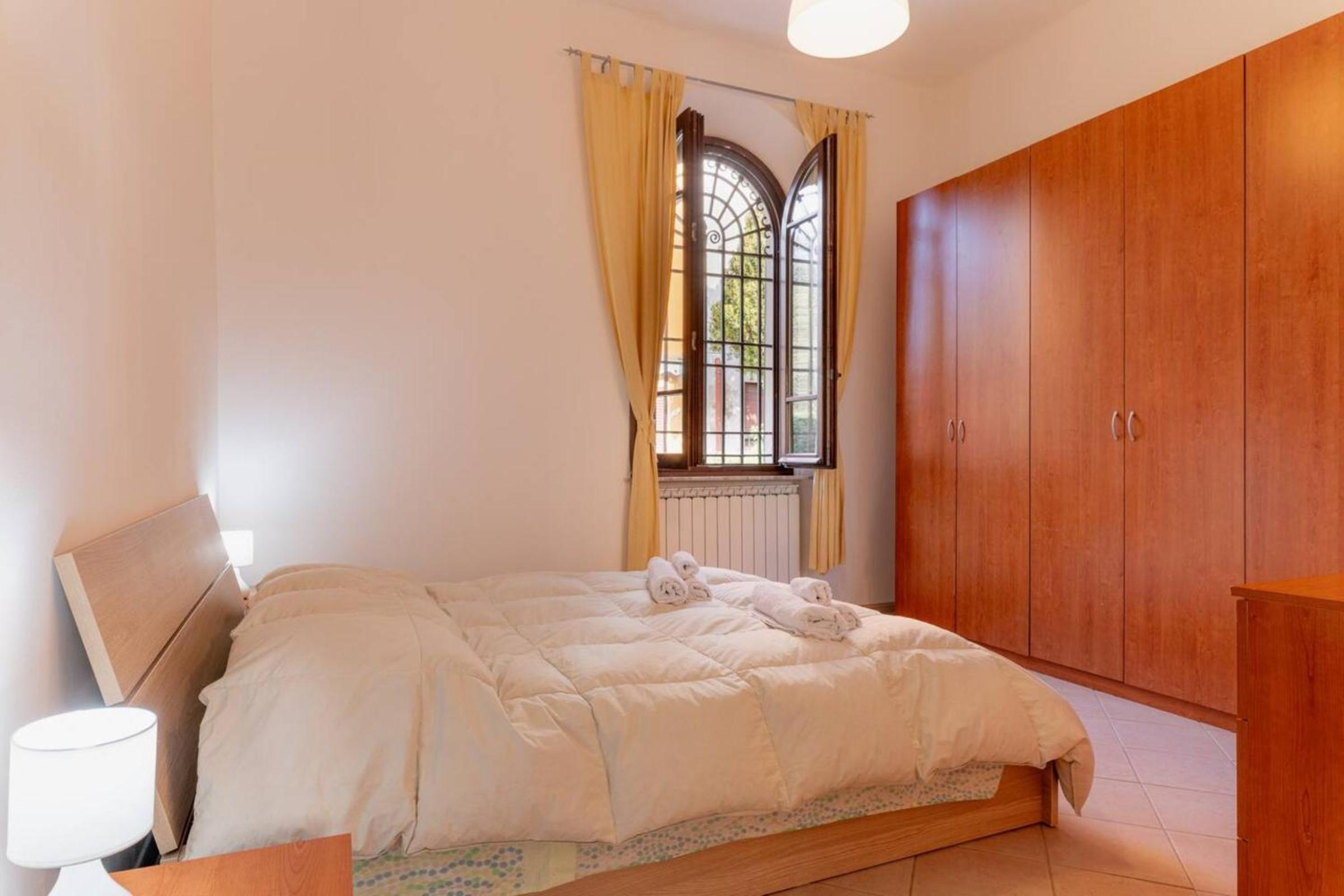 Nazario Sauro - Lucca by the walls view 4