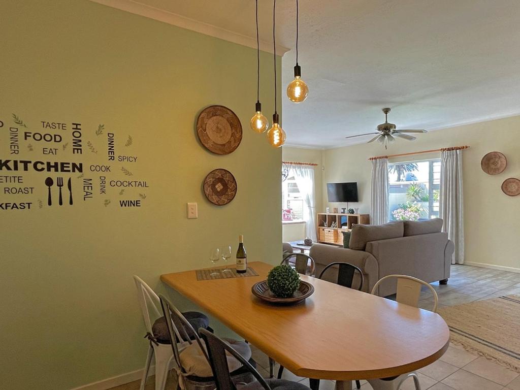 Anka's Cozy Holiday Home view 3