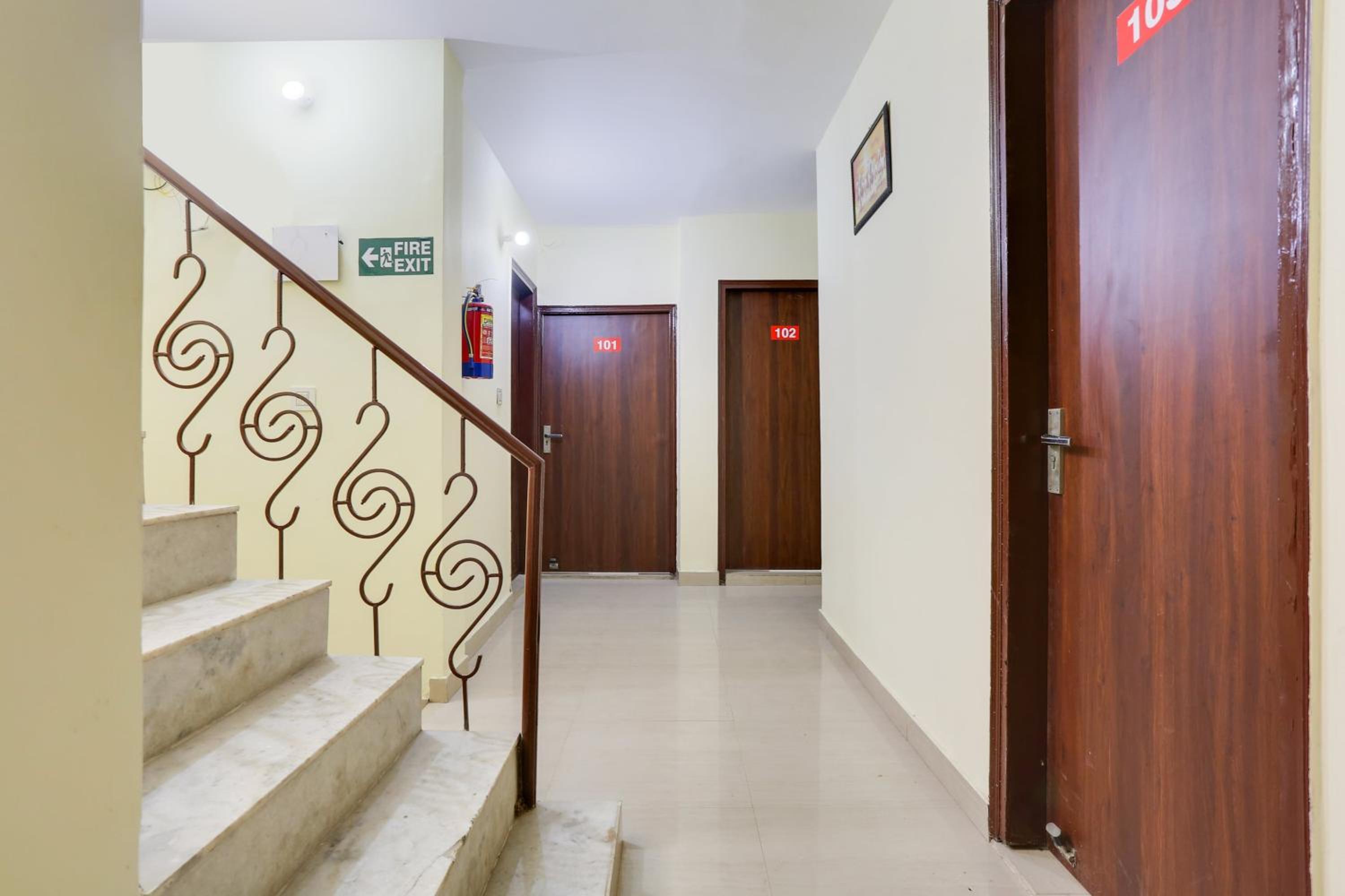 Super Hotel O Dwarka Metro