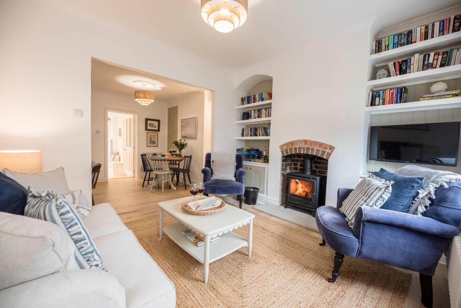 Millicent Cottage, Aldeburgh view 3