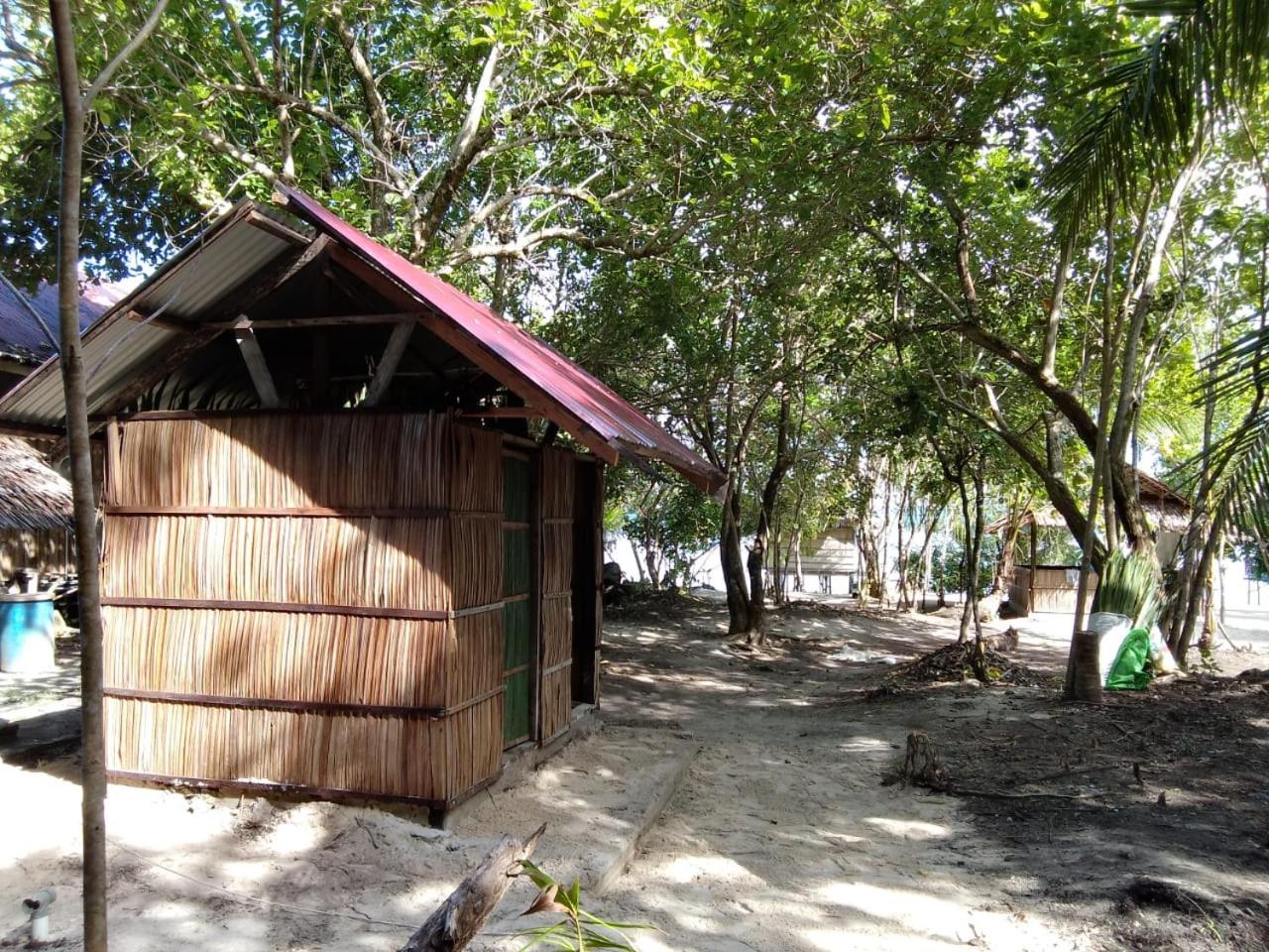 Daroyen Village