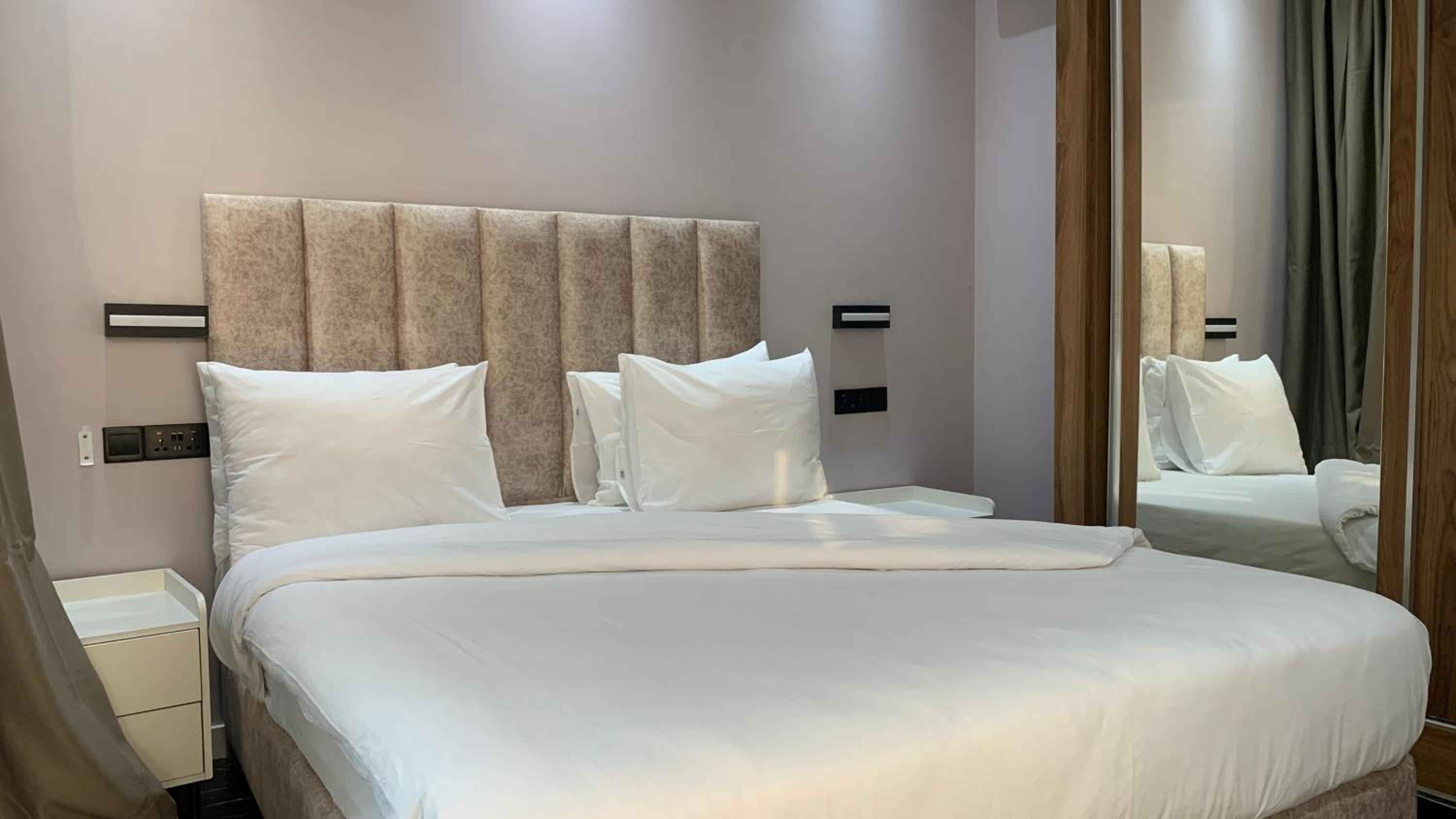 Premium appart avec piscine et vue sur la ville