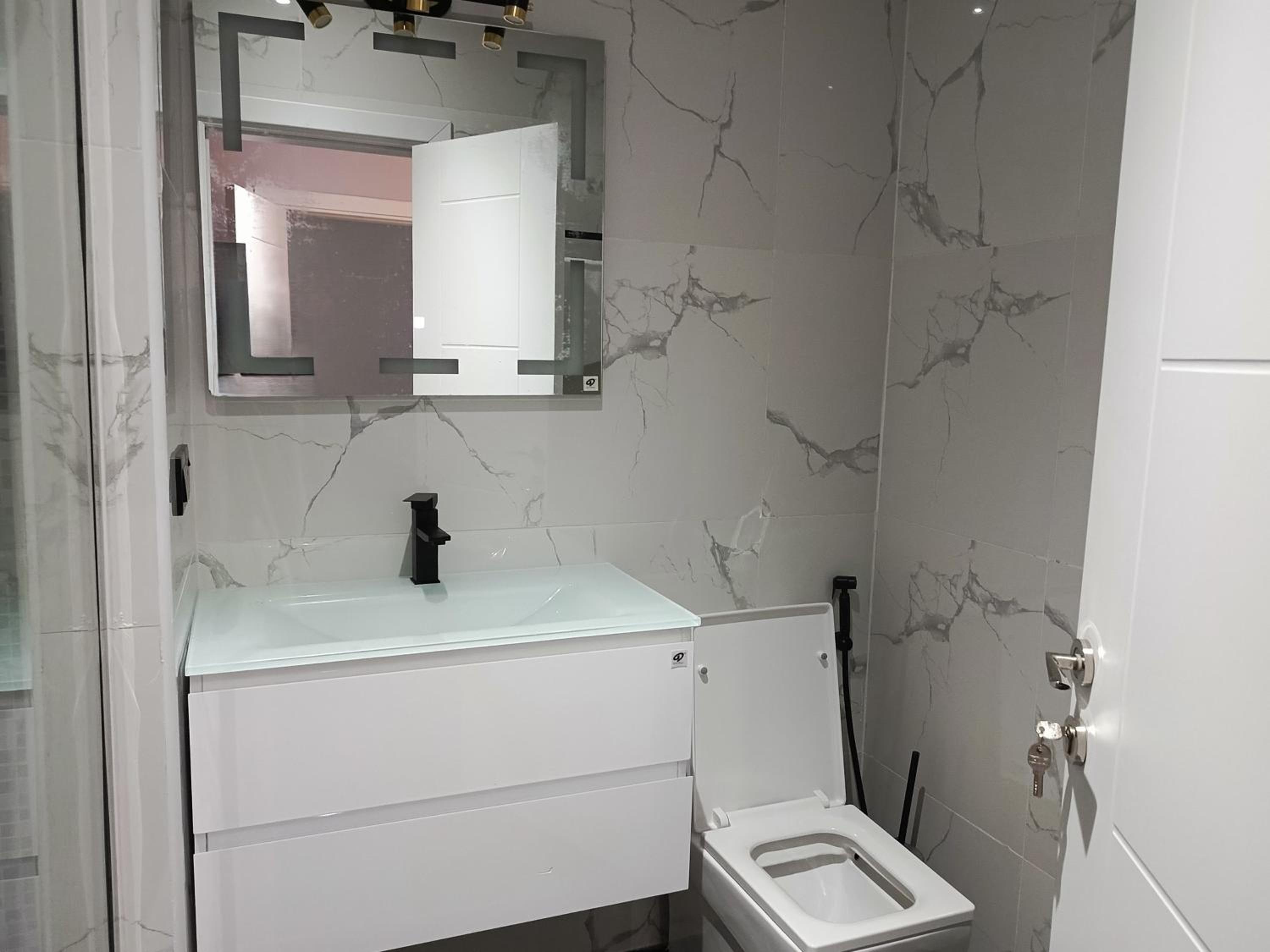 Premium appart avec piscine et vue sur la ville
