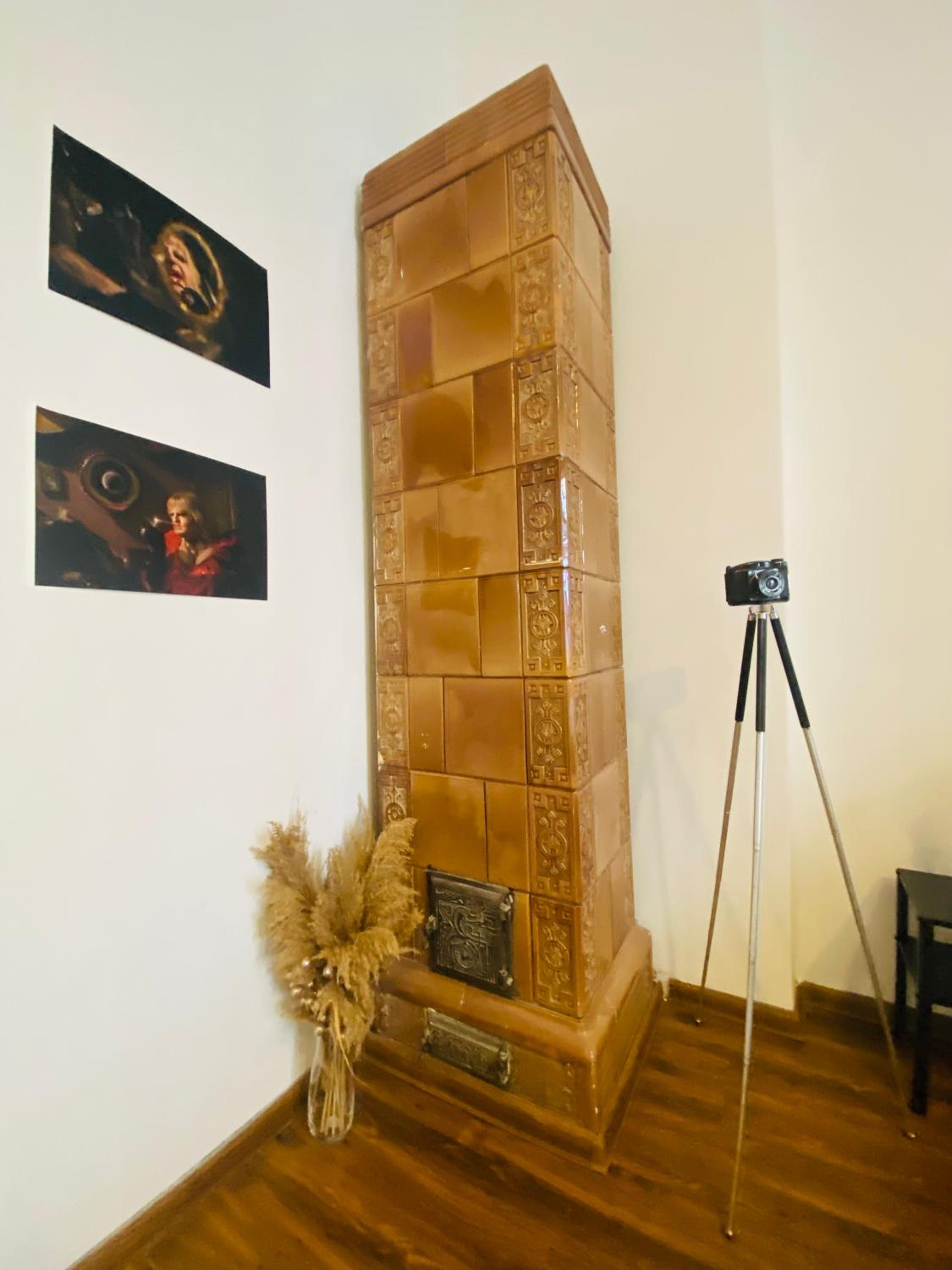 Escape in photos in top centre apartment