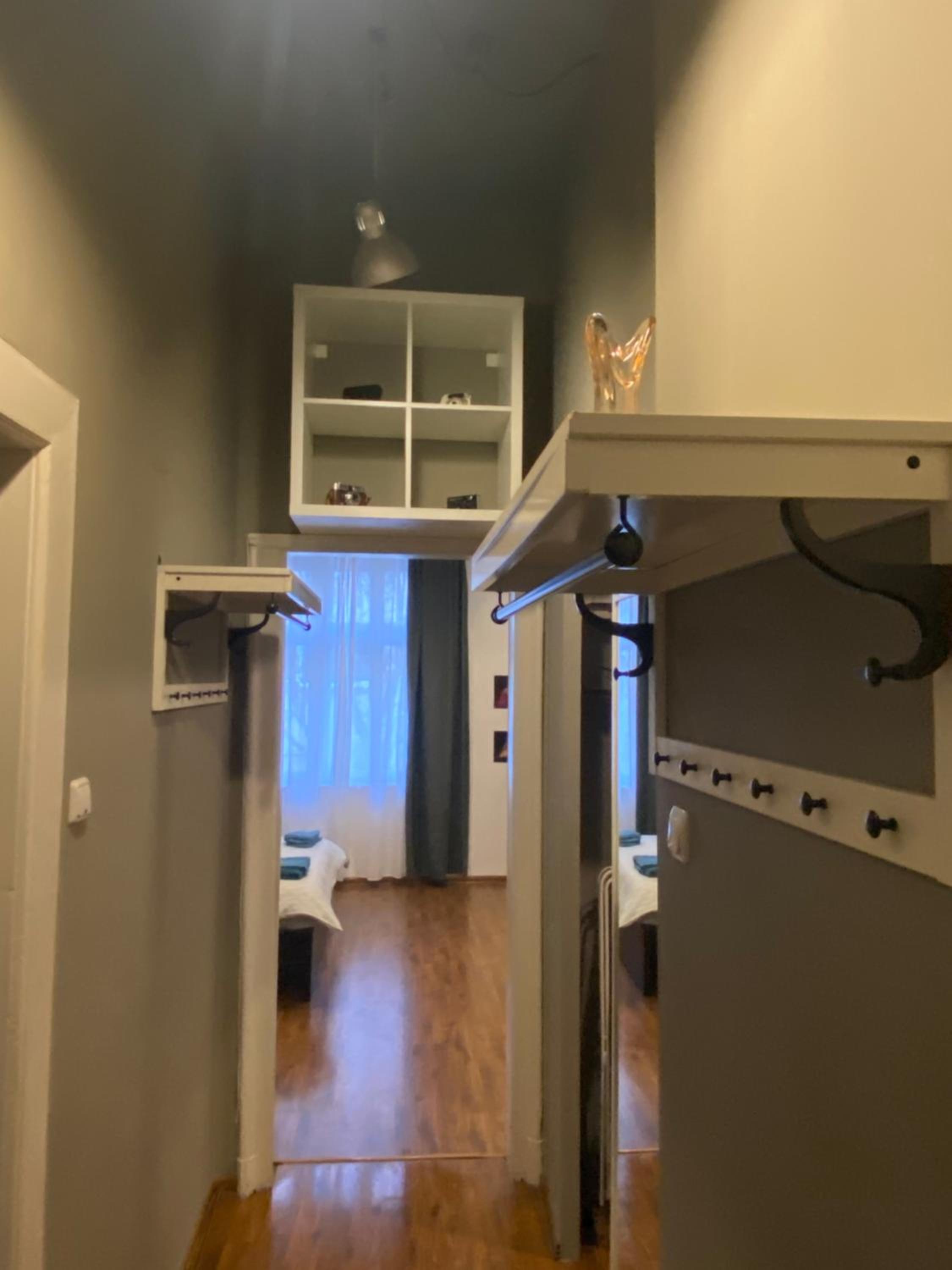 Escape in photos in top centre apartment