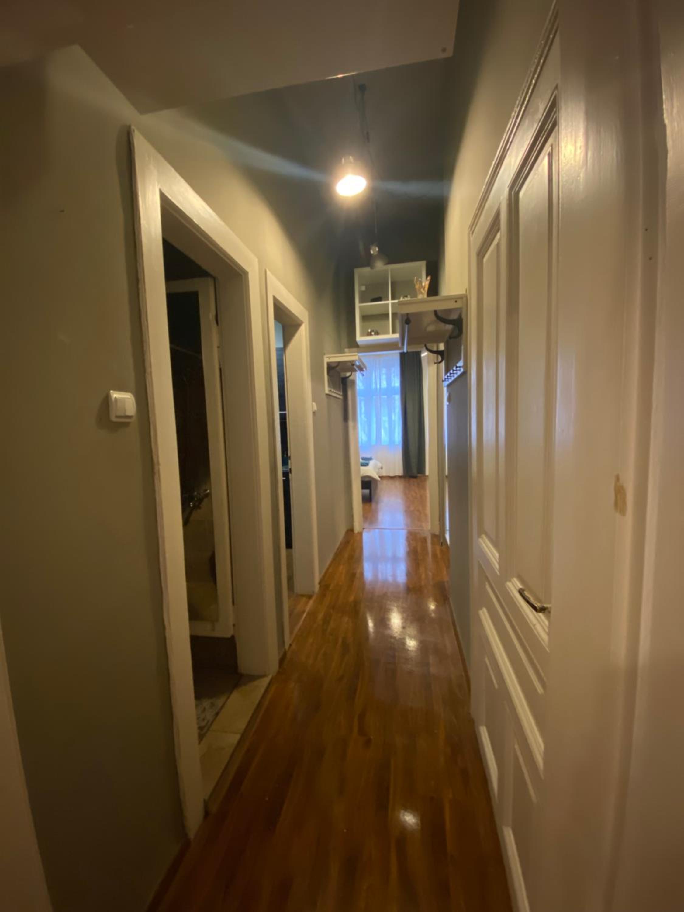 Escape in photos in top centre apartment