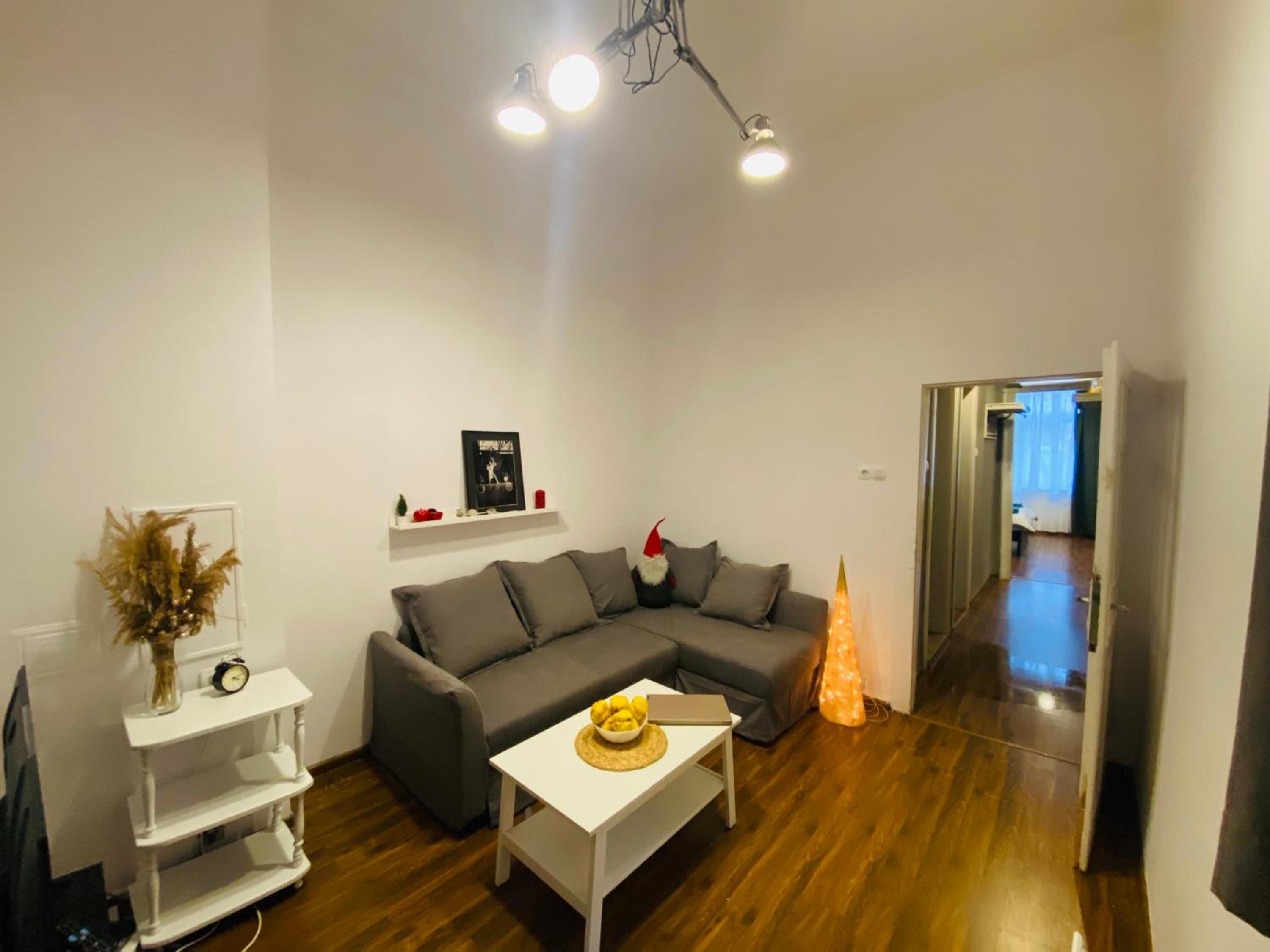 Escape in photos in top centre apartment