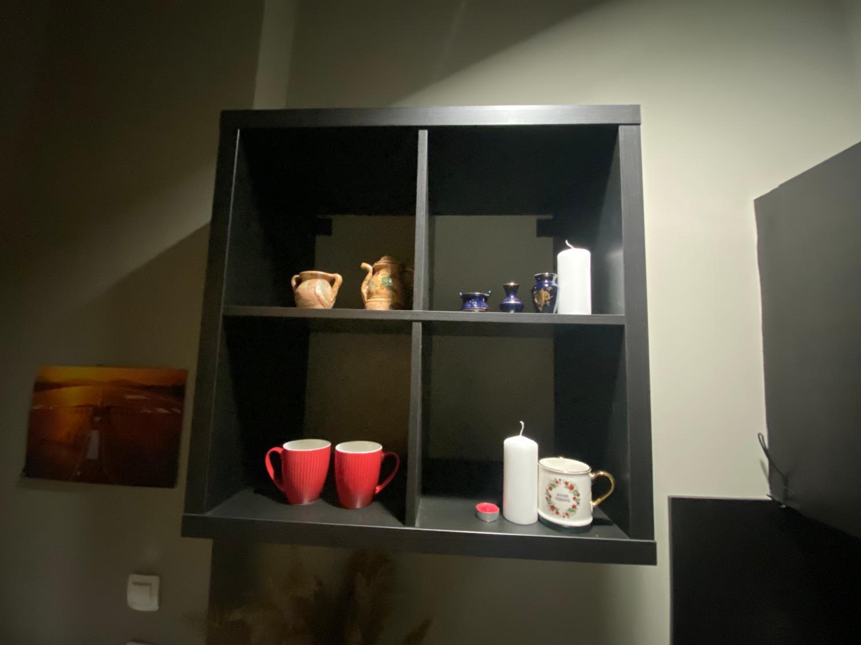 Escape in photos in top centre apartment