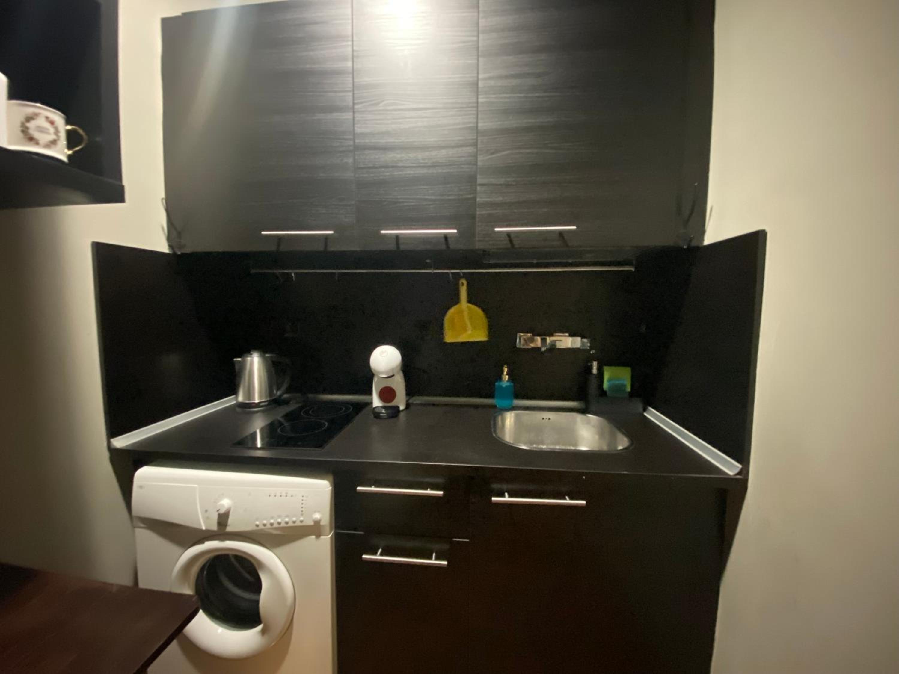 Escape in photos in top centre apartment