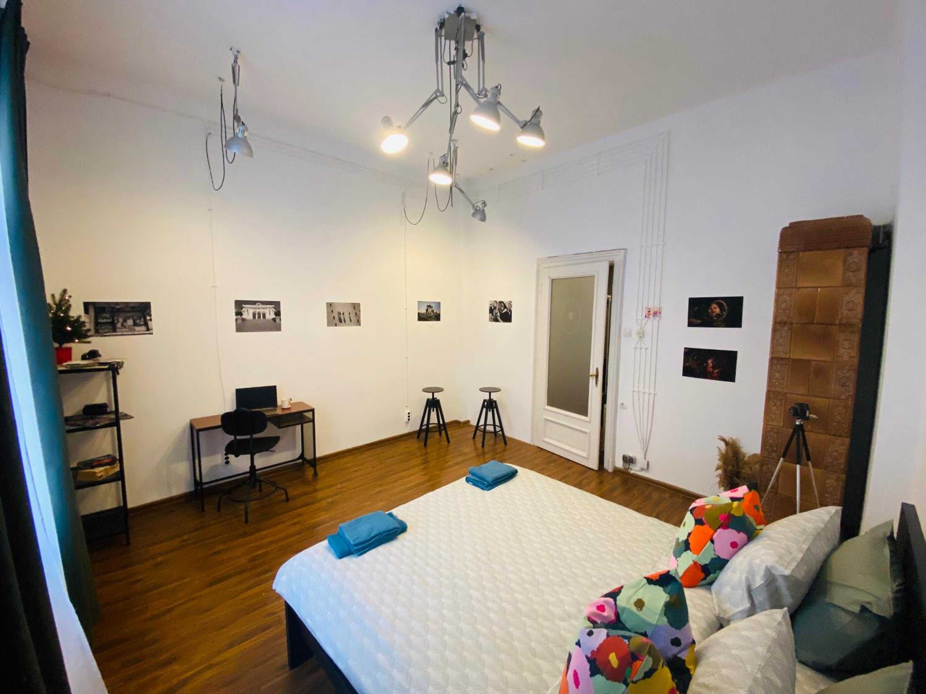 Escape in photos in top centre apartment