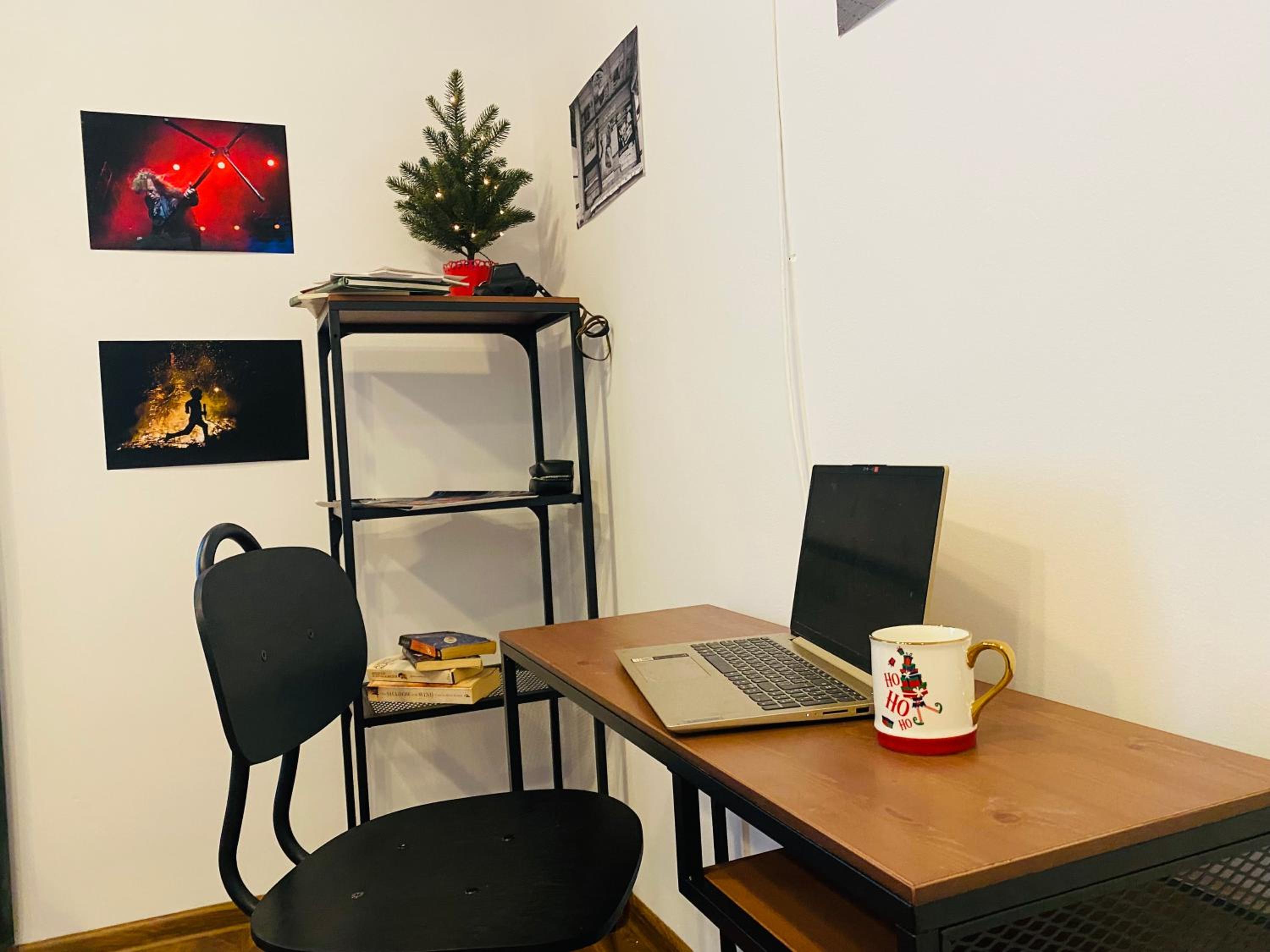 Escape in photos in top centre apartment
