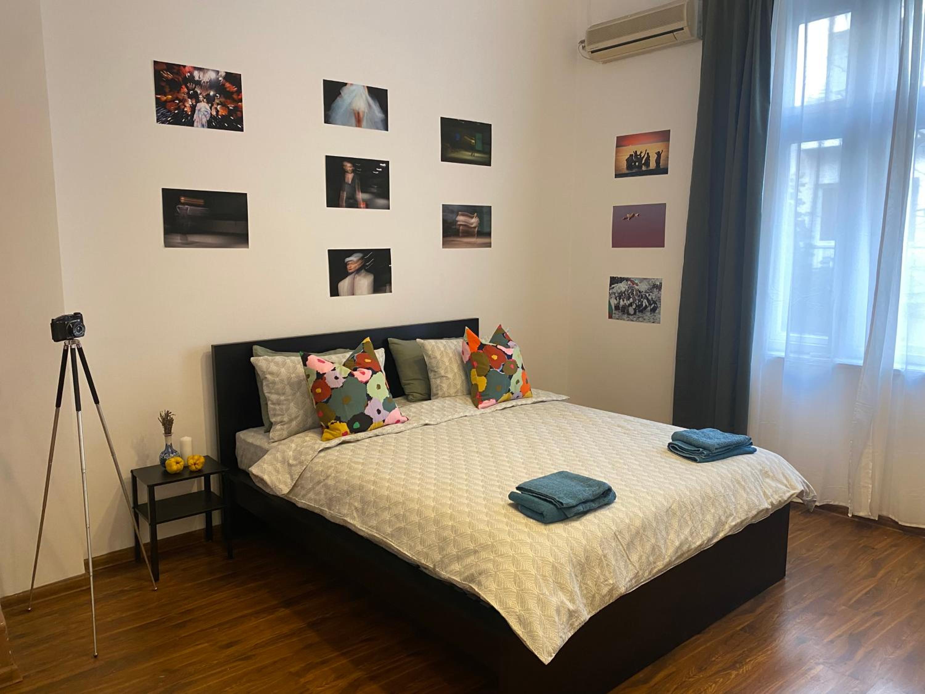 Escape in photos in top centre apartment