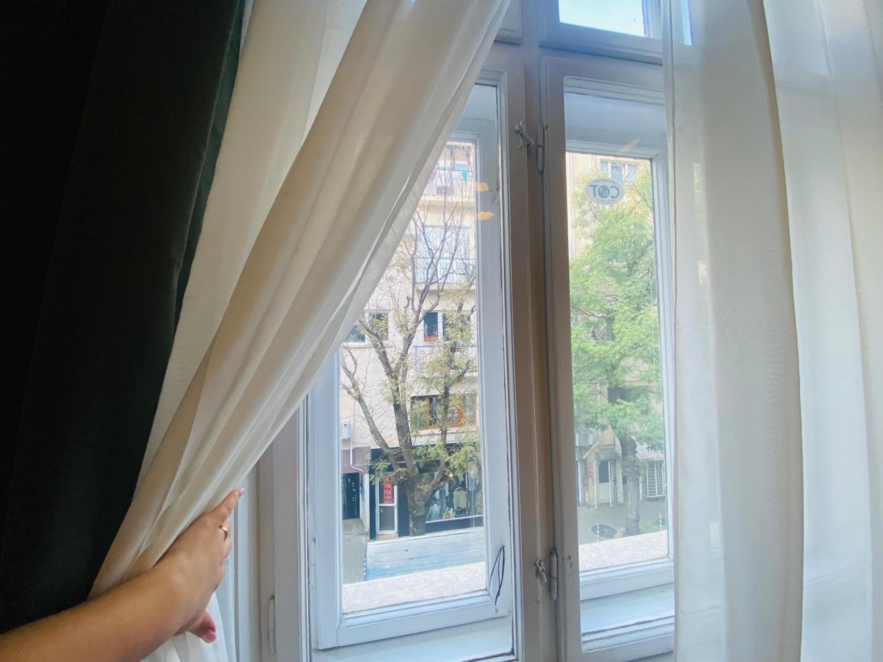 Escape in photos in top centre apartment