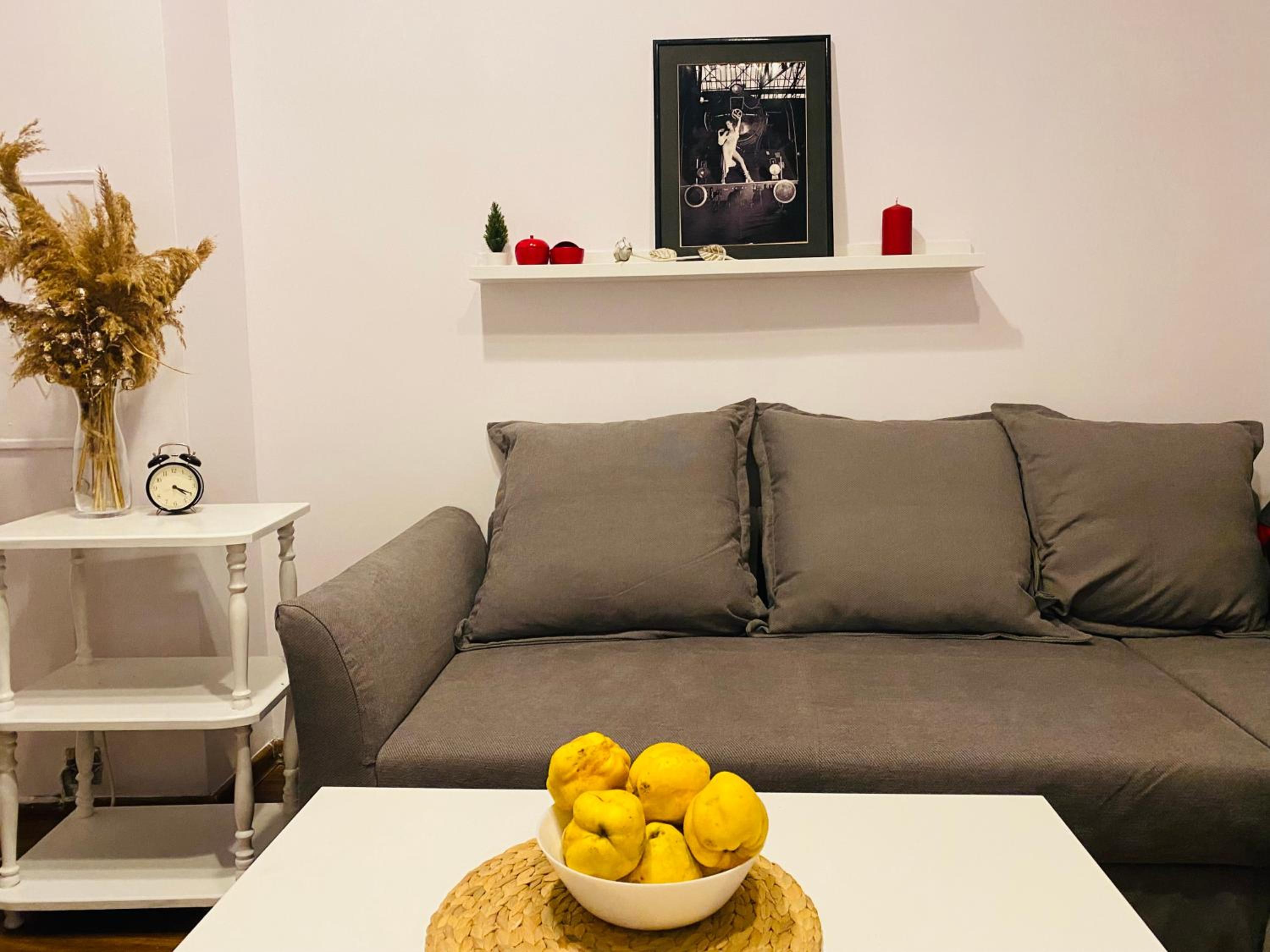 Escape in photos in top centre apartment