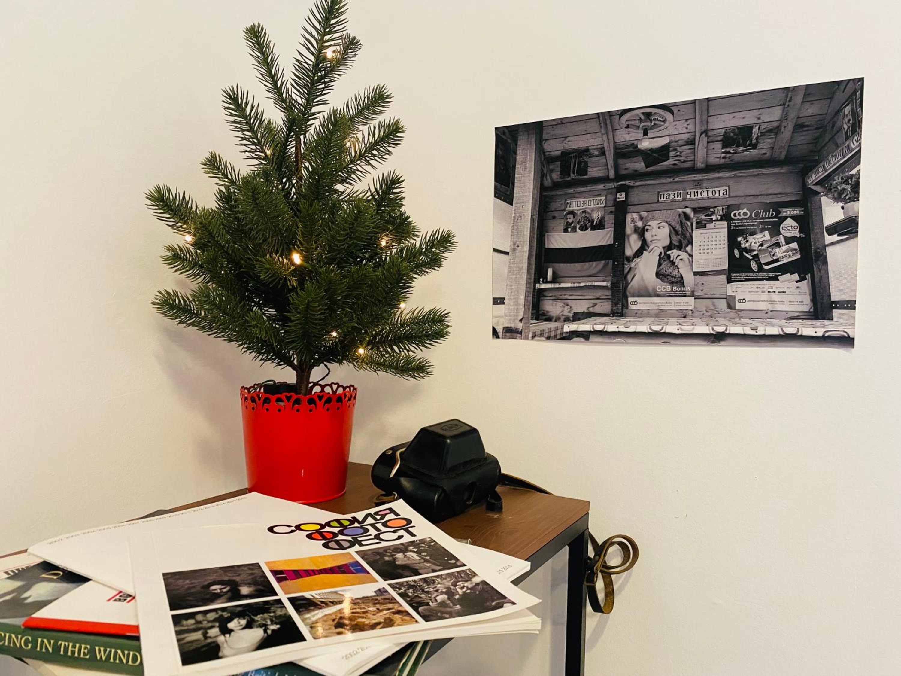 Escape in photos in top centre apartment