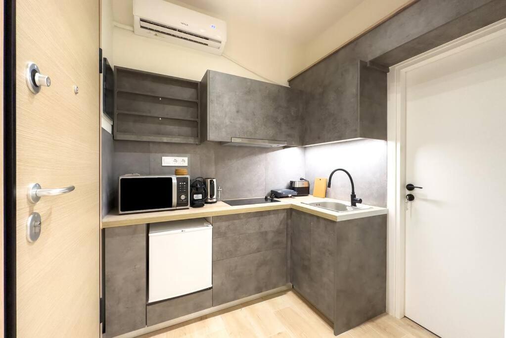 White Luxe Suite in Kolonaki