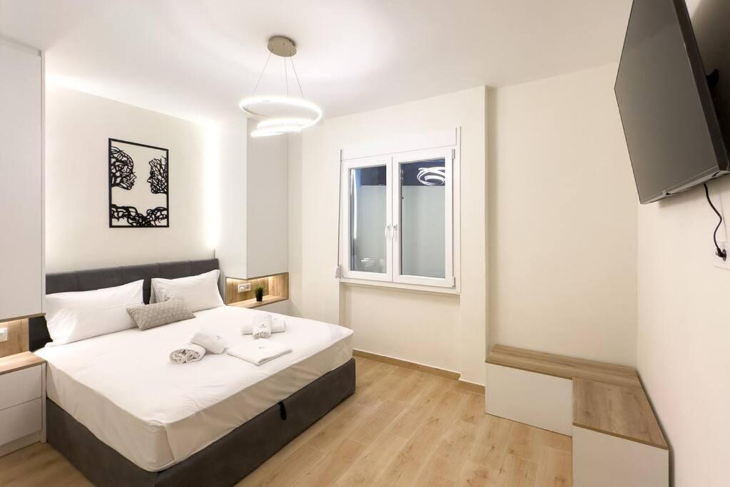 White Luxe Suite in Kolonaki