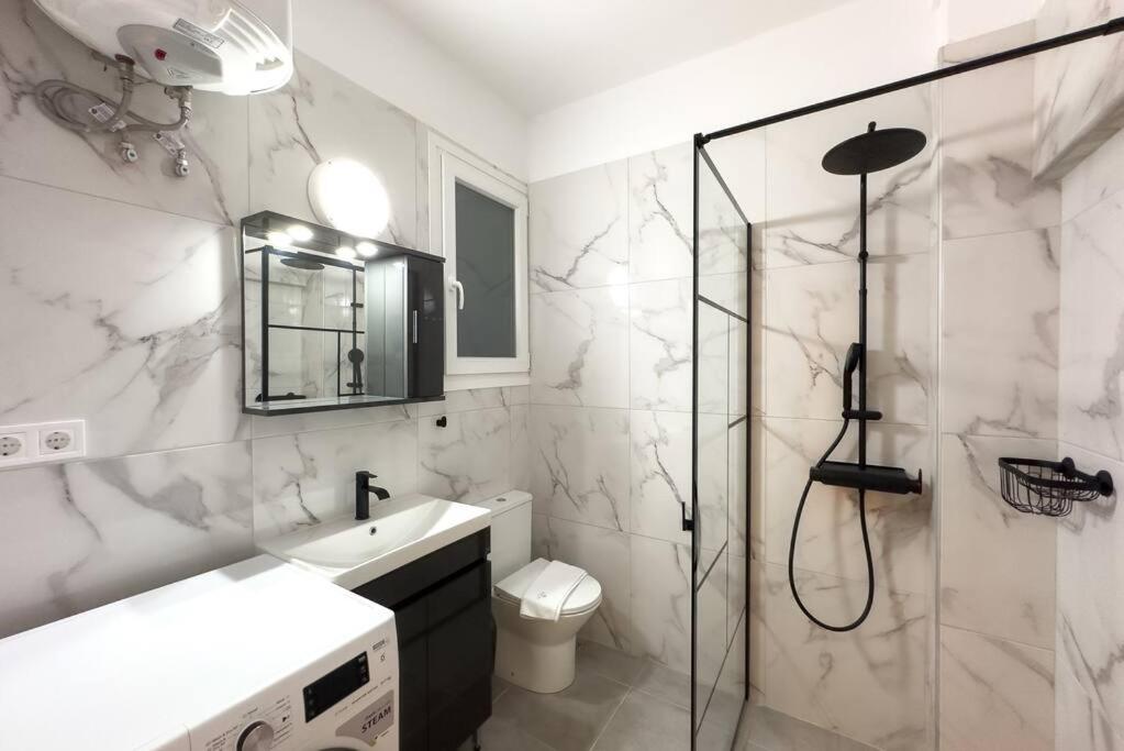 White Luxe Suite in Kolonaki