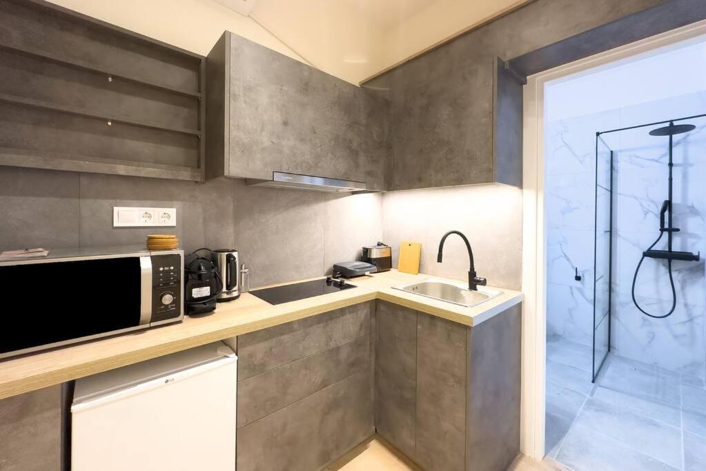 White Luxe Suite in Kolonaki