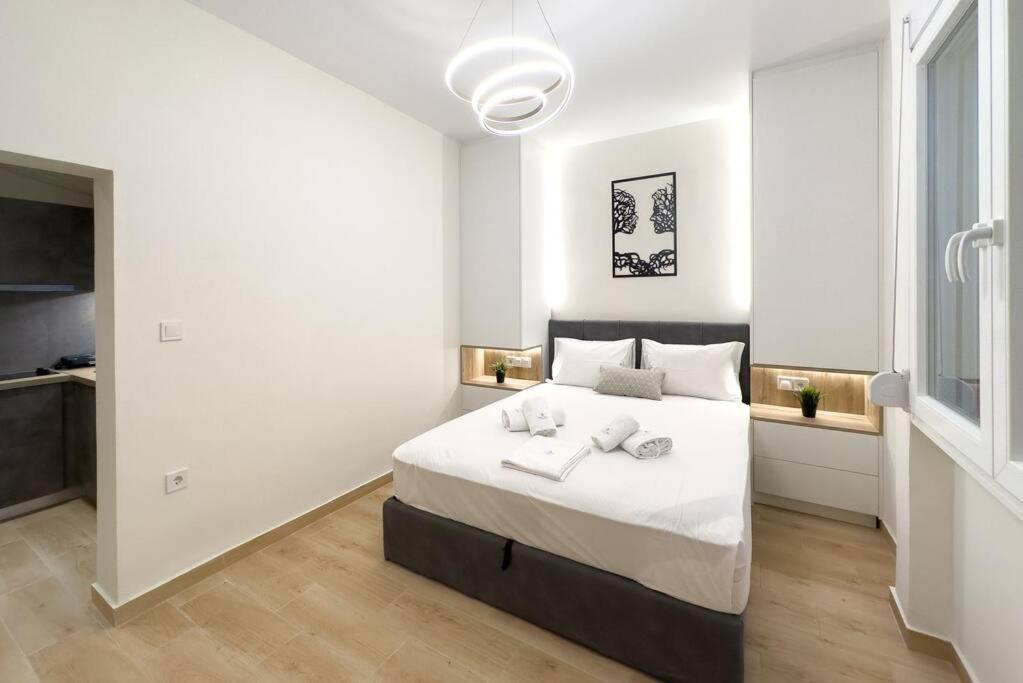 White Luxe Suite in Kolonaki