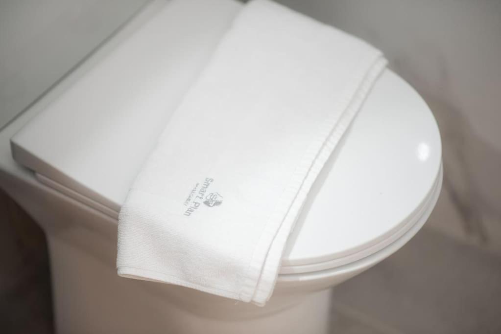White Luxe Suite in Kolonaki