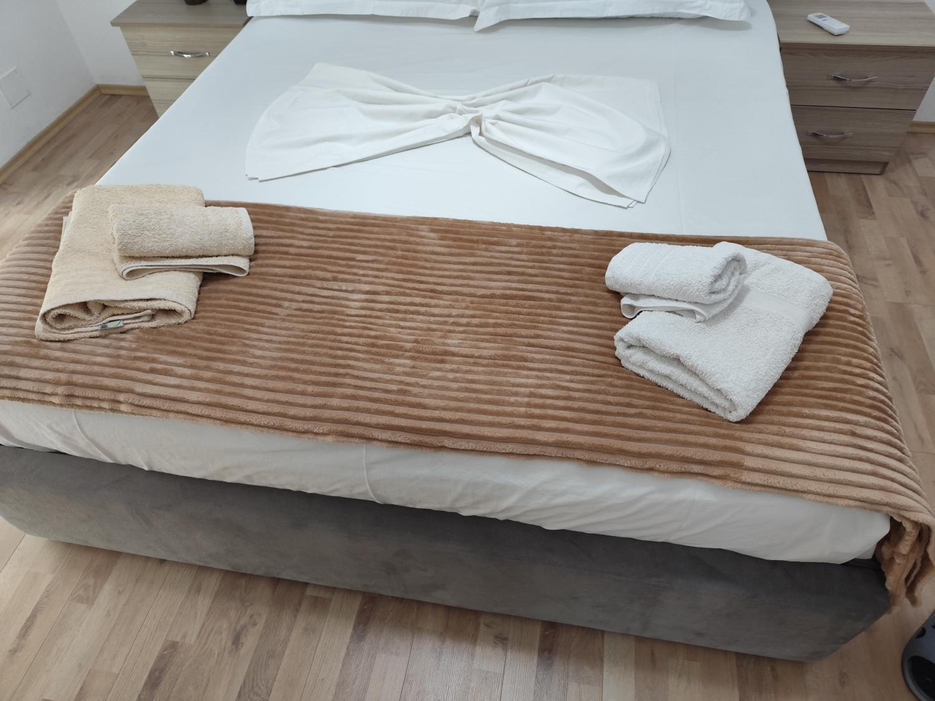 Gjirokastra apartment 360