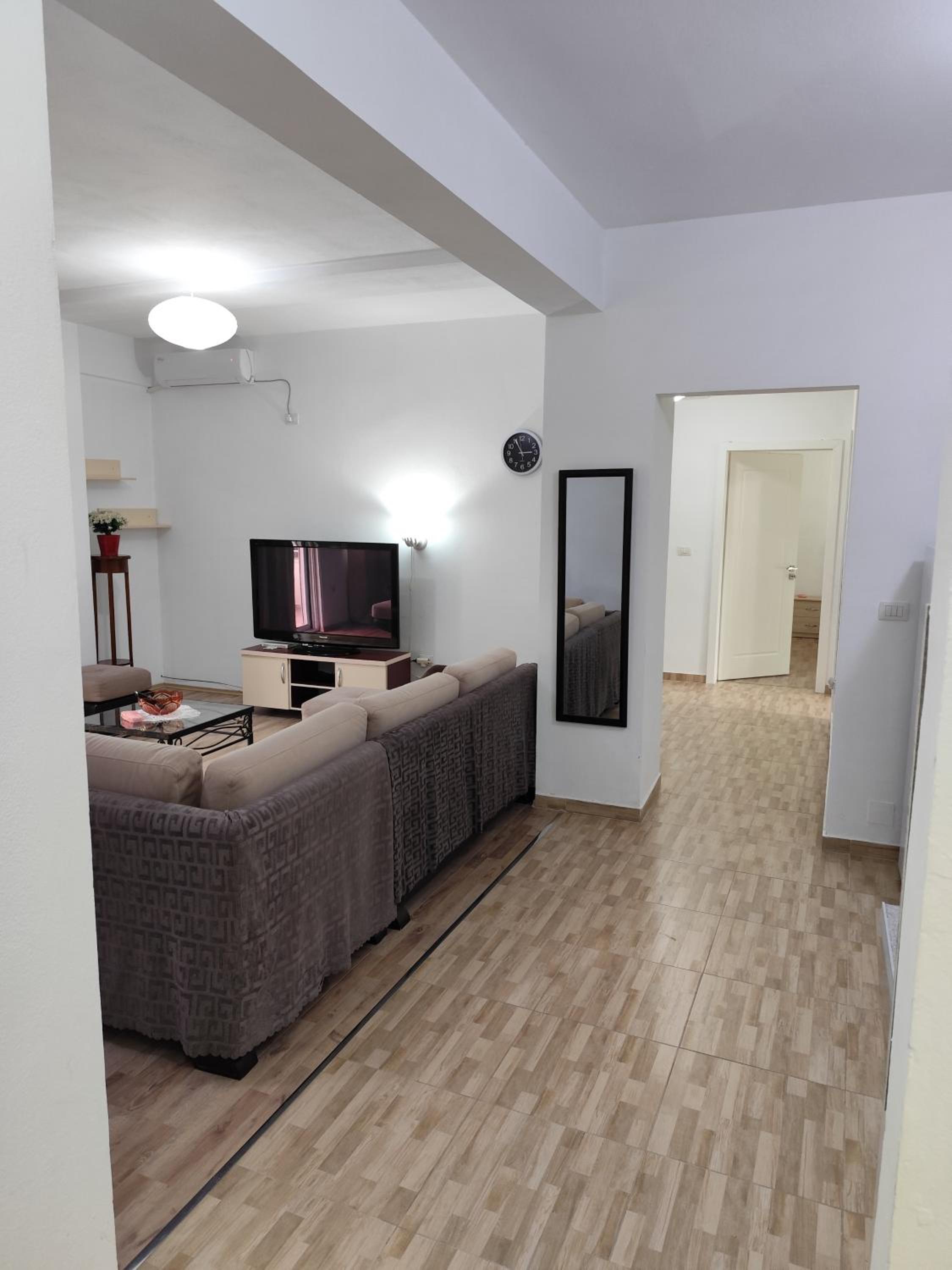 Gjirokastra apartment 360